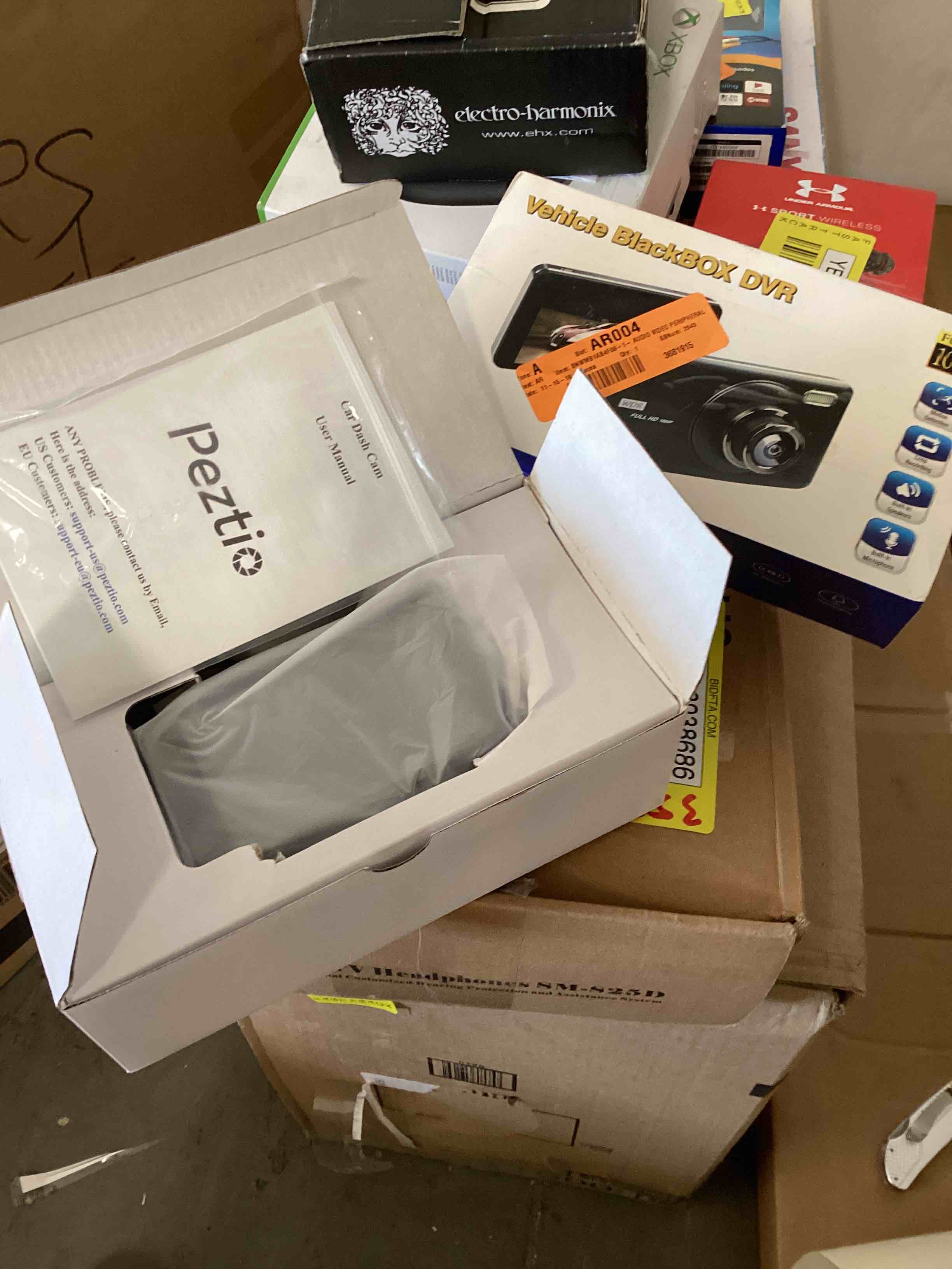 https://s3.amazonaws.com/lotting-images-prod/bidfta/YEL3938689_1690813120683.jpeg
