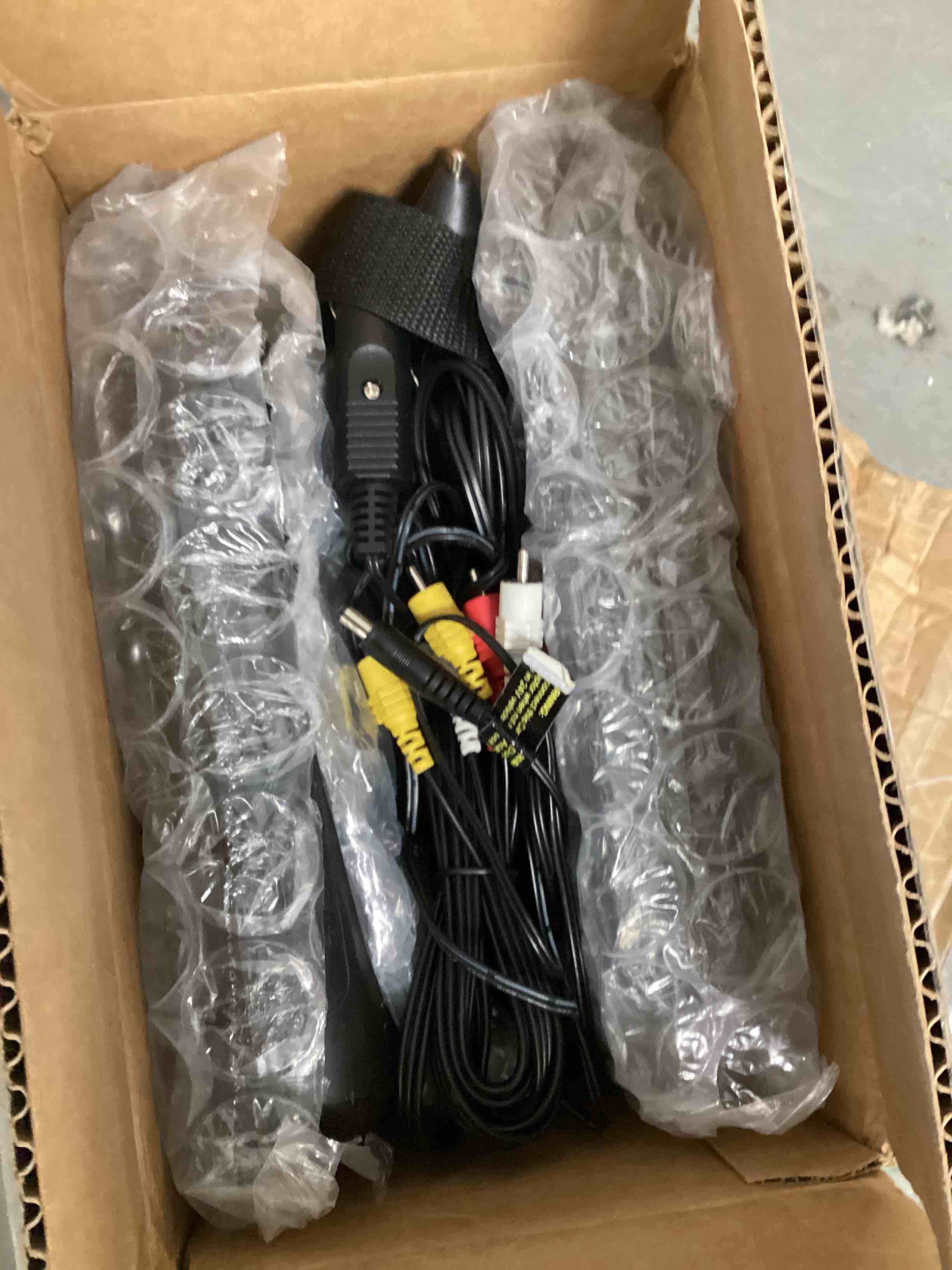 https://s3.amazonaws.com/lotting-images-prod/bidfta/YEL3938693_1690813951909.jpeg