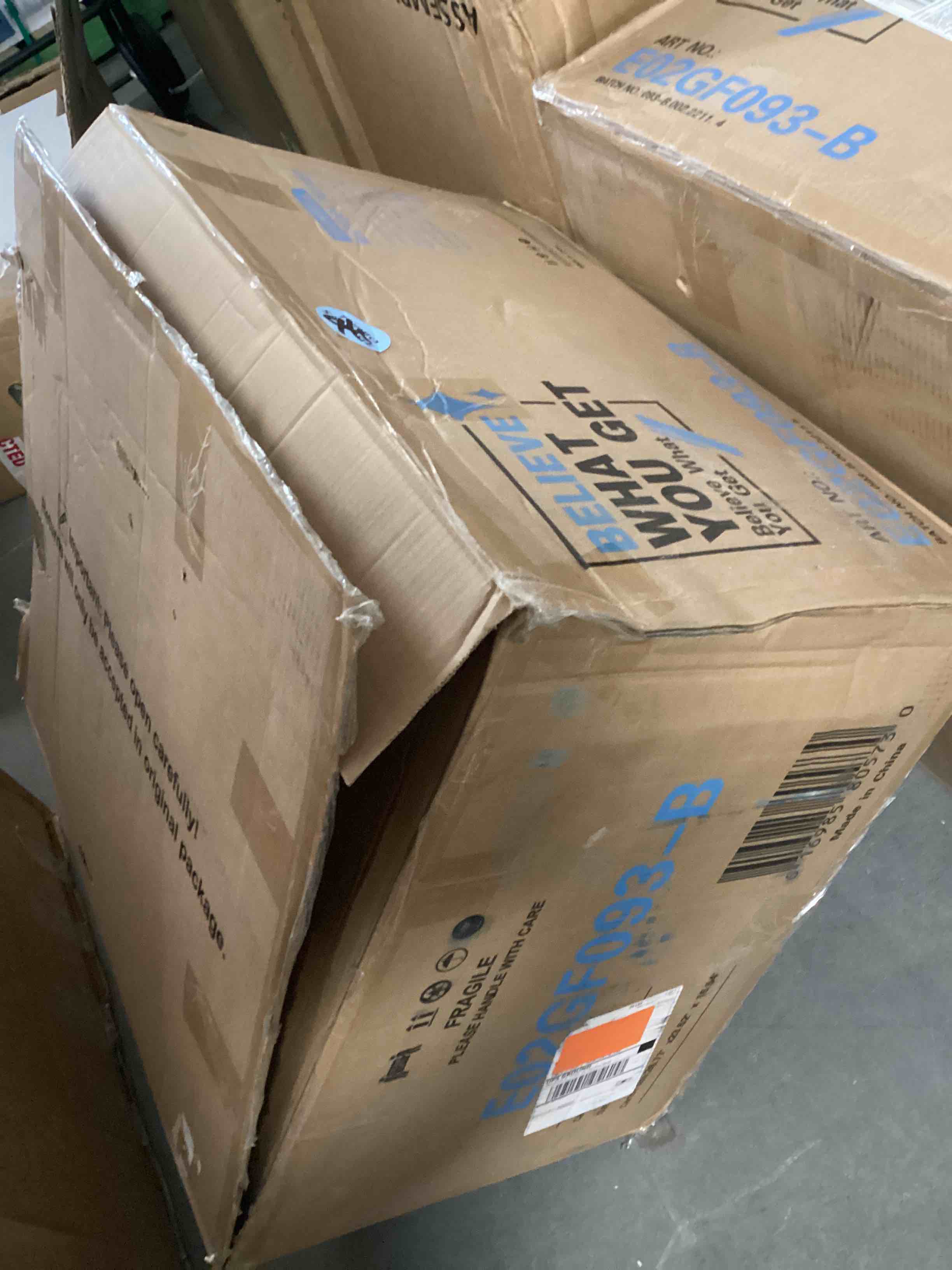 https://s3.amazonaws.com/lotting-images-prod/bidfta/YEL3941330_1690998084741.jpeg