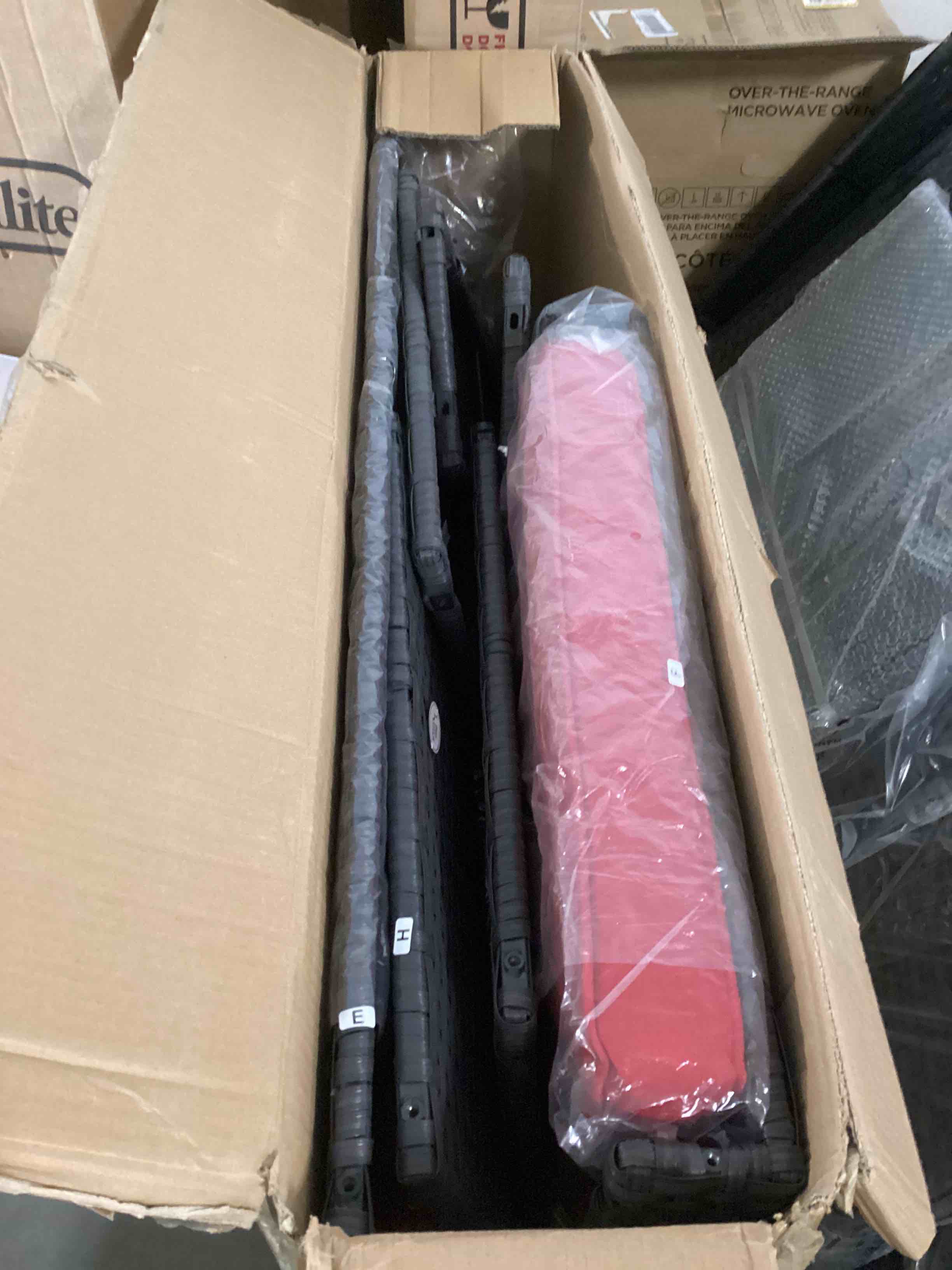 https://s3.amazonaws.com/lotting-images-prod/bidfta/YEL3941337_1690998843319.jpeg