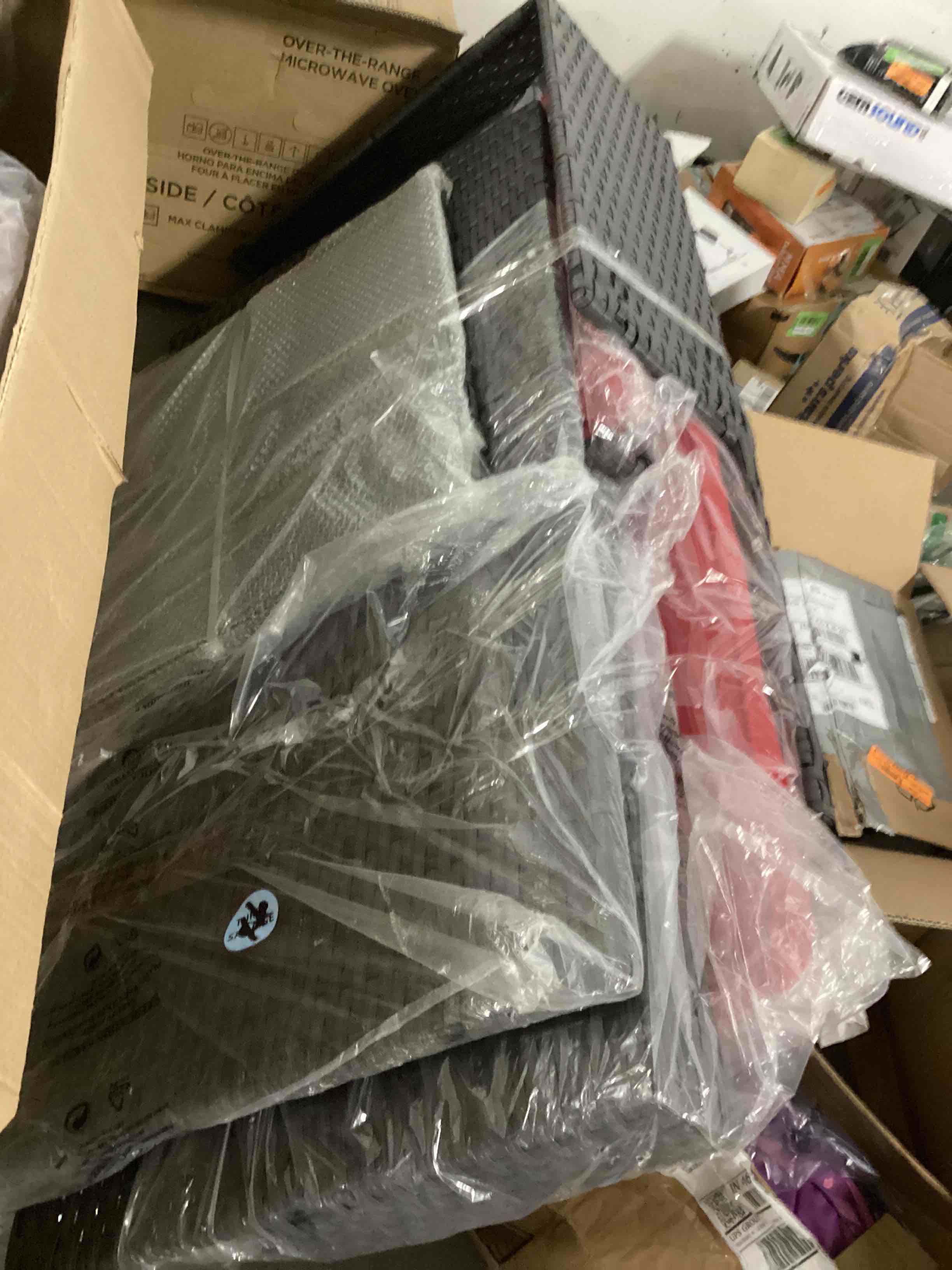 https://s3.amazonaws.com/lotting-images-prod/bidfta/YEL3941337_1690998846565.jpeg