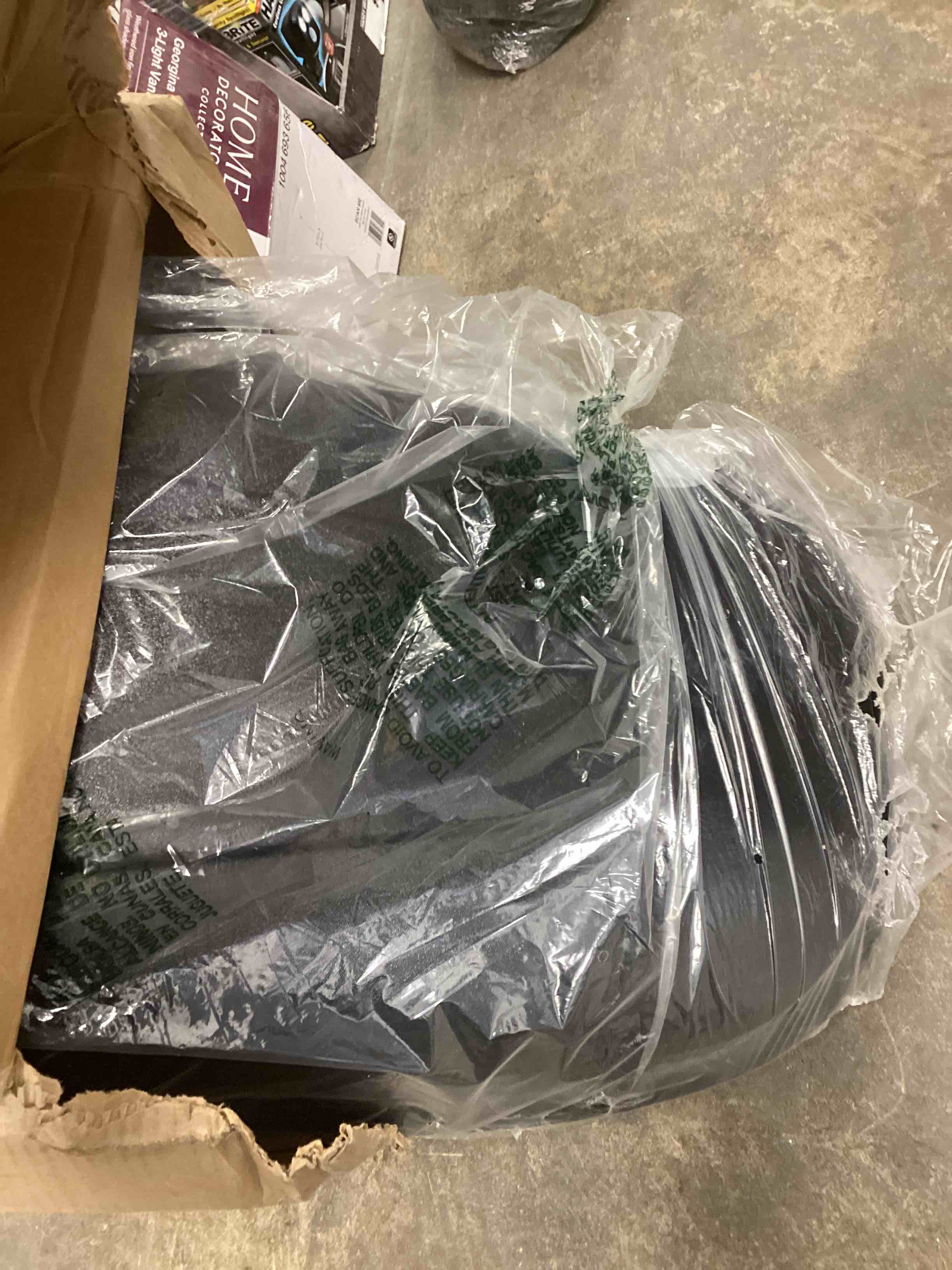 https://s3.amazonaws.com/lotting-images-prod/bidfta/YEL3941454_1691180034886.jpeg