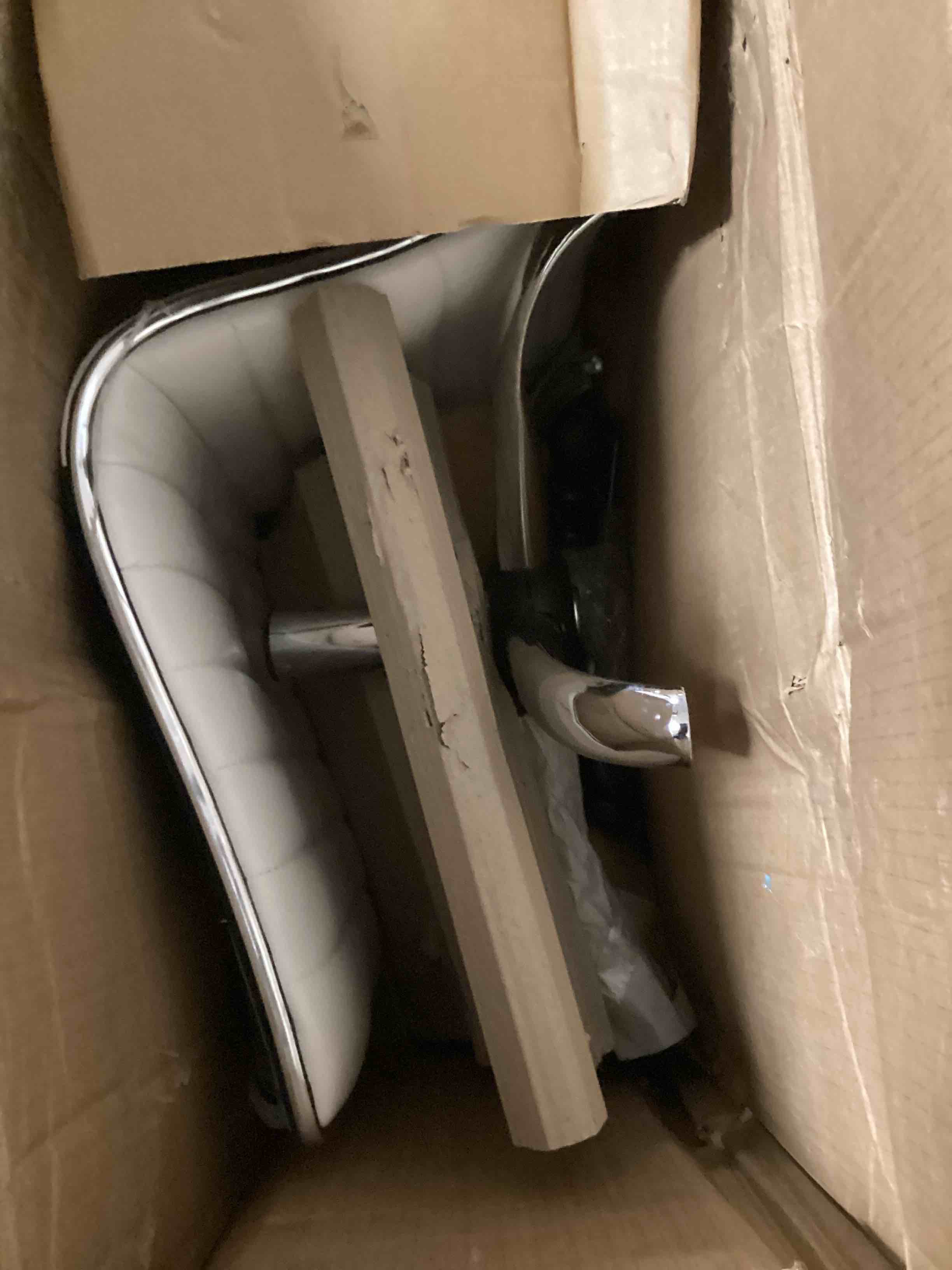 https://s3.amazonaws.com/lotting-images-prod/bidfta/YEL3942275_1695325788580.jpeg