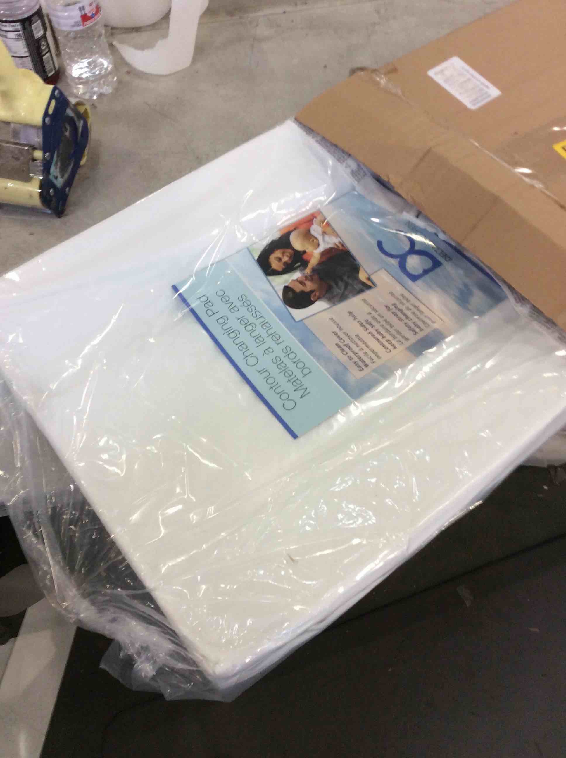 https://s3.amazonaws.com/lotting-images-prod/bidfta/YEL3982083_1705947848543.jpeg