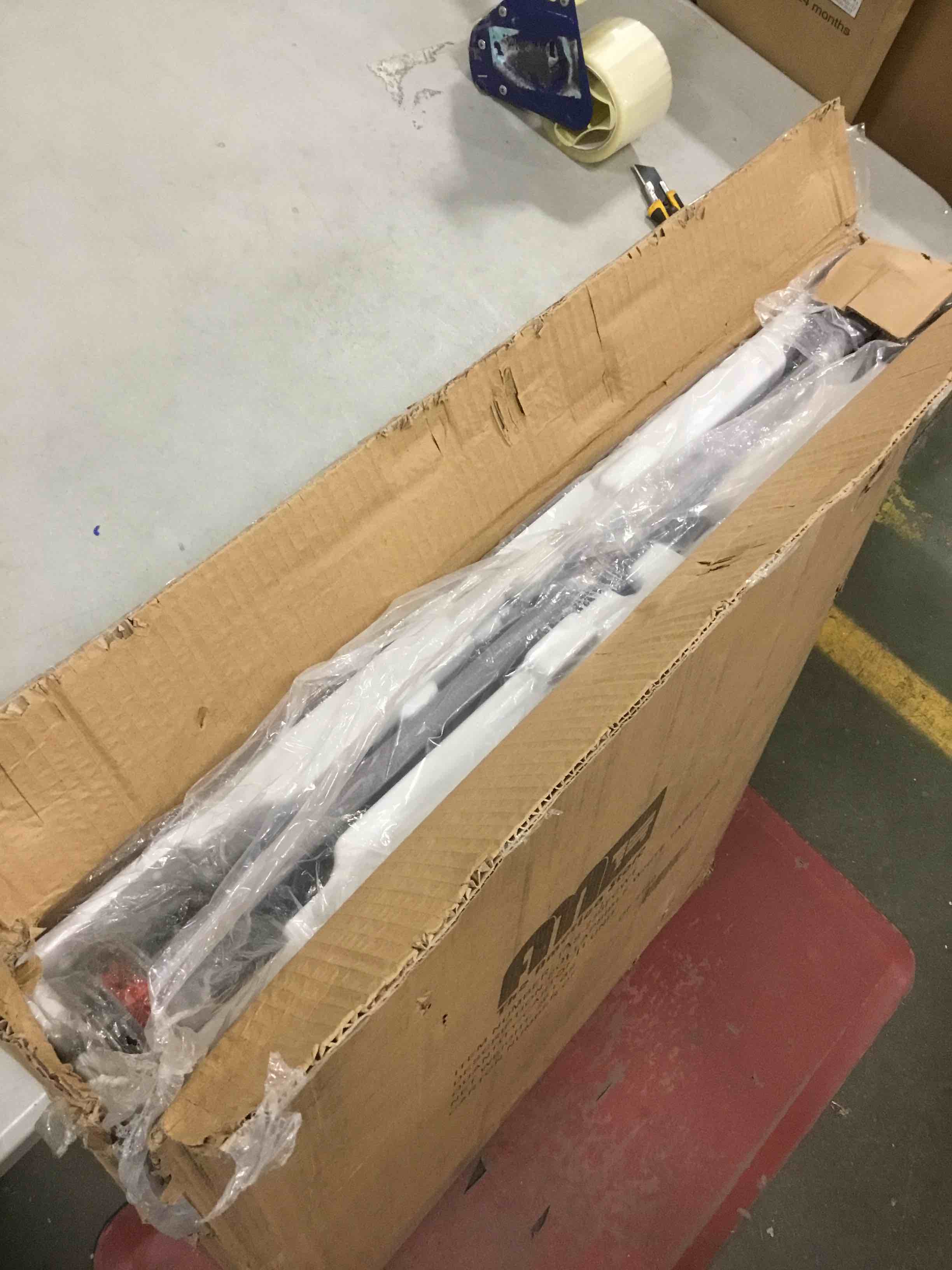 https://s3.amazonaws.com/lotting-images-prod/bidfta/YEL3982201_1706105907126.jpeg