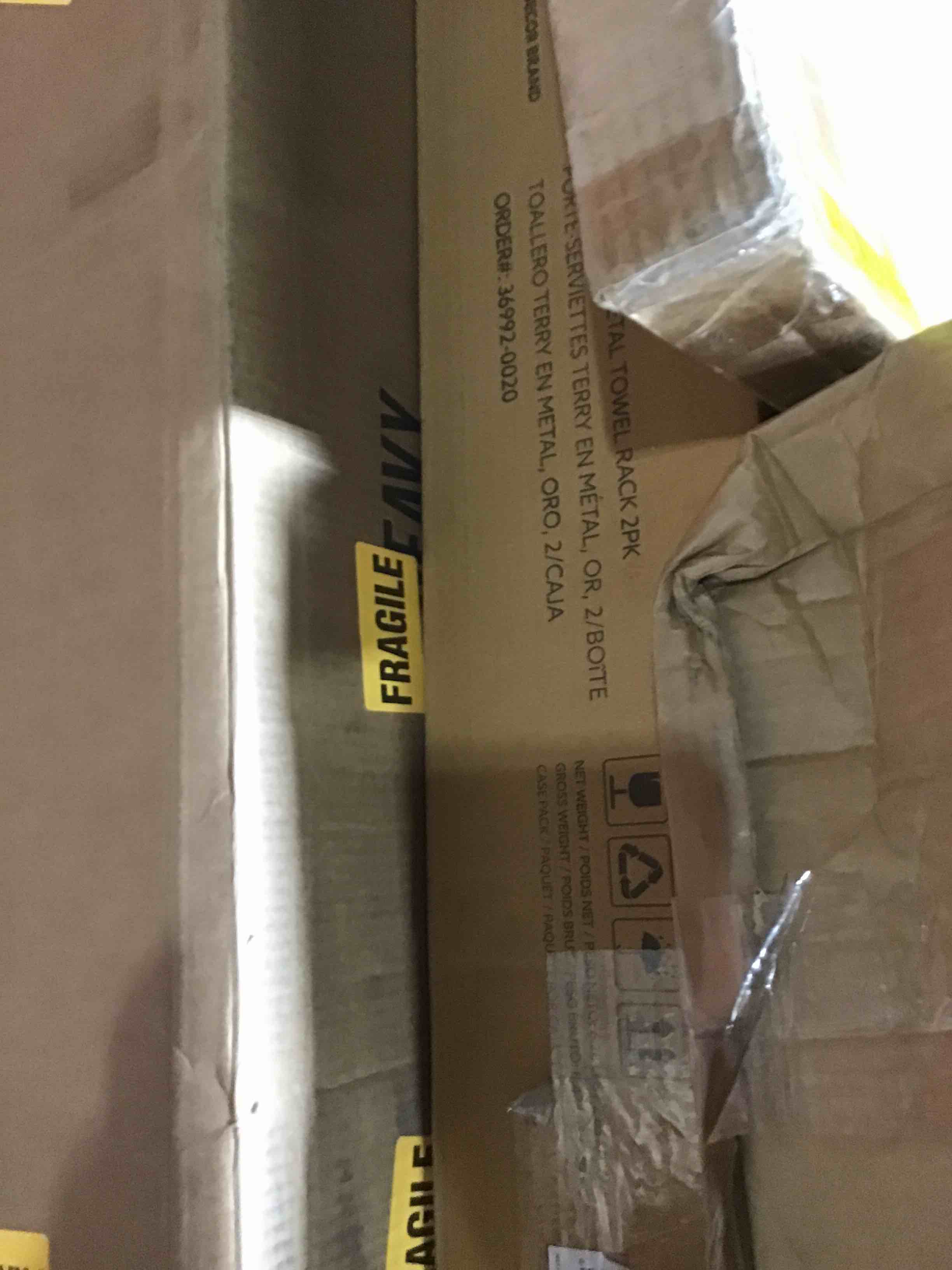 https://s3.amazonaws.com/lotting-images-prod/bidfta/YEL4017387_1696001780603.jpeg
