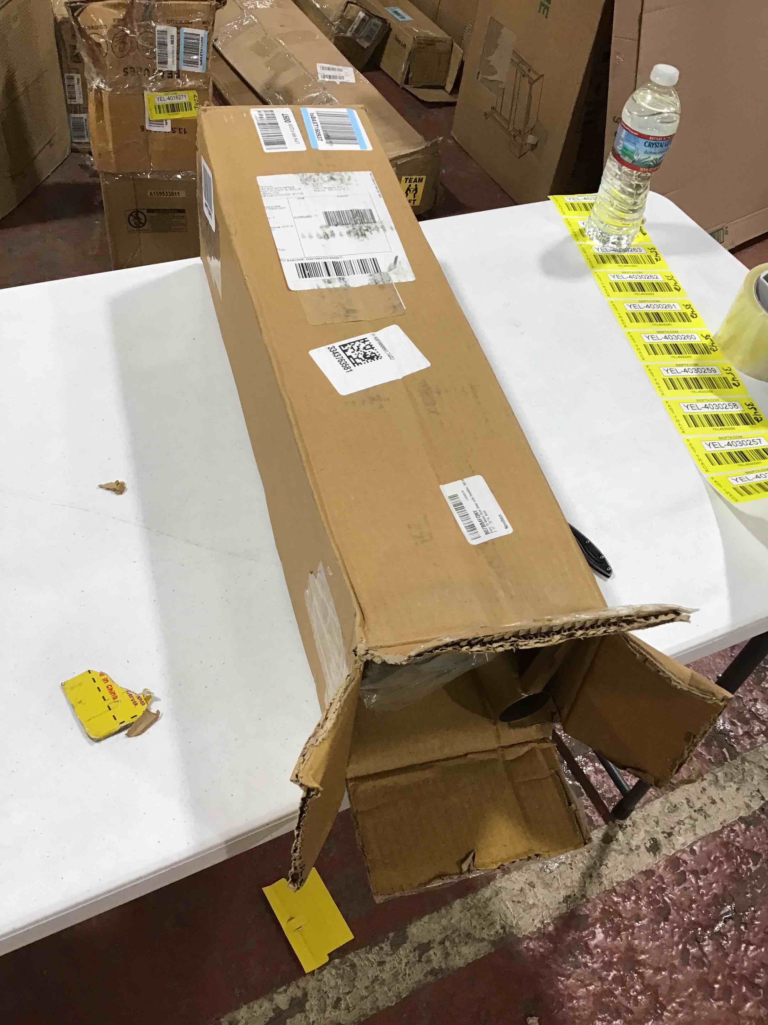 https://s3.amazonaws.com/lotting-images-prod/bidfta/YEL4030256_1694808239323.jpeg