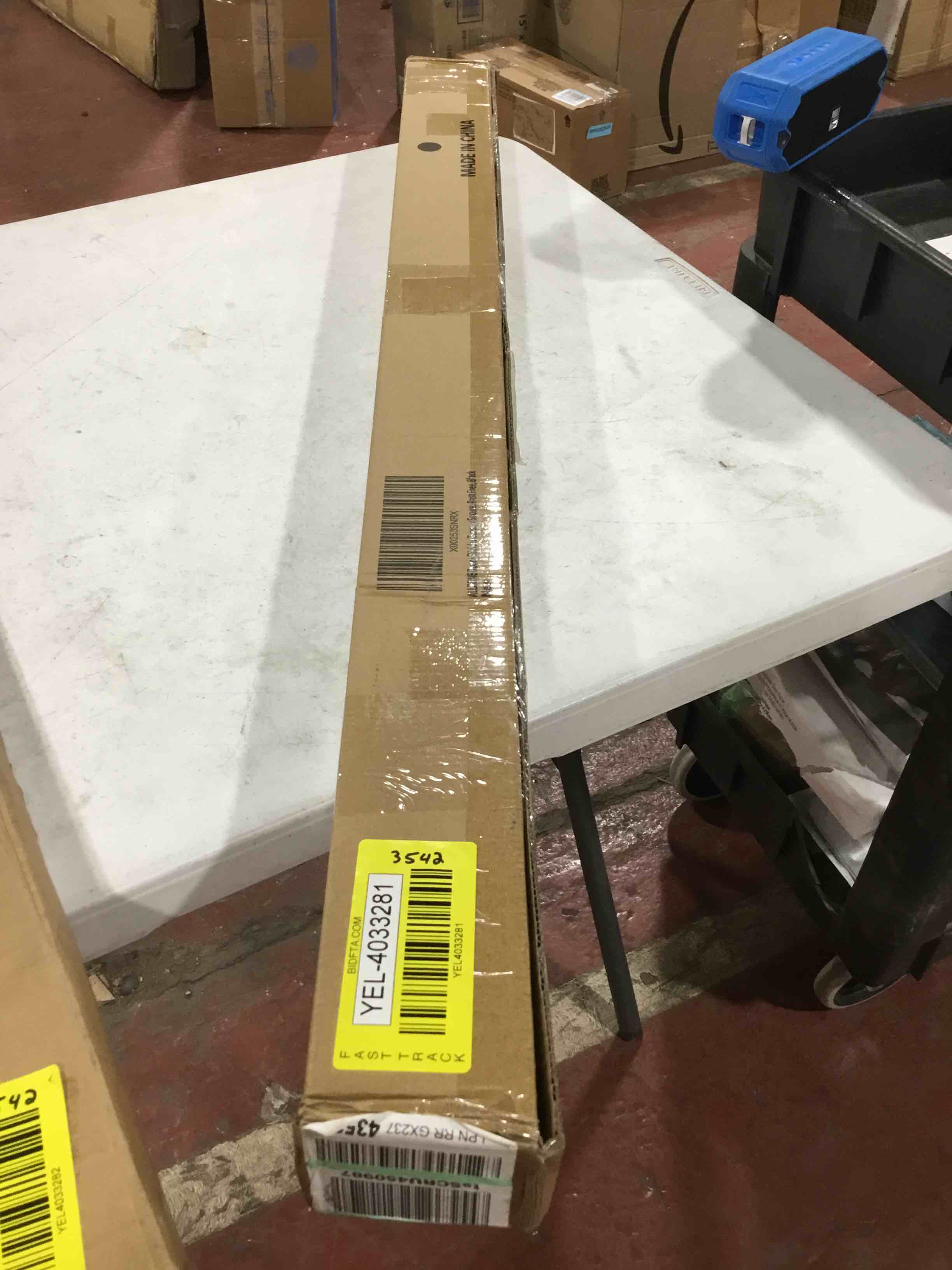 https://s3.amazonaws.com/lotting-images-prod/bidfta/YEL4033281_1694808905704.jpeg