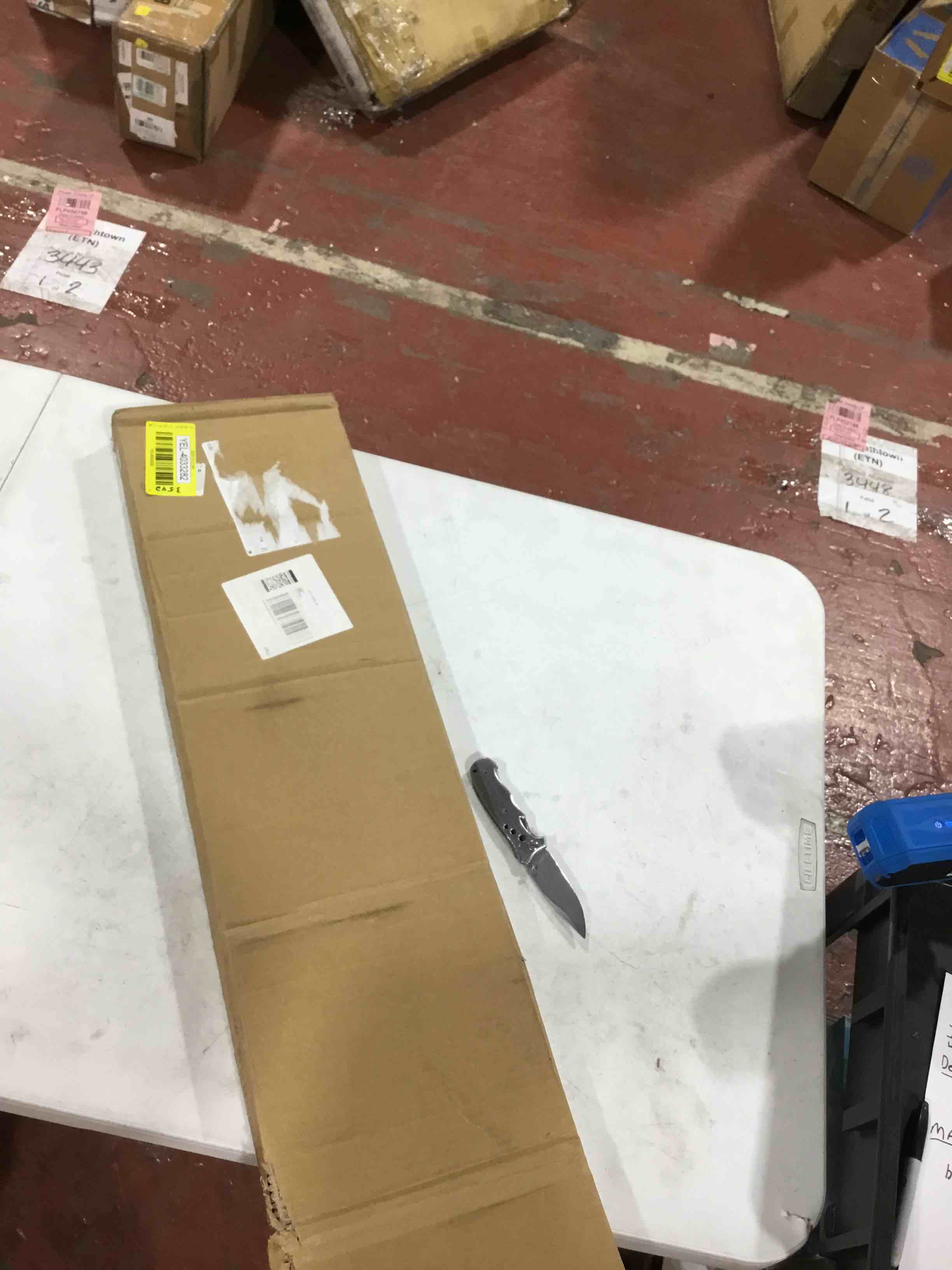 https://s3.amazonaws.com/lotting-images-prod/bidfta/YEL4033282_1694809141390.jpeg