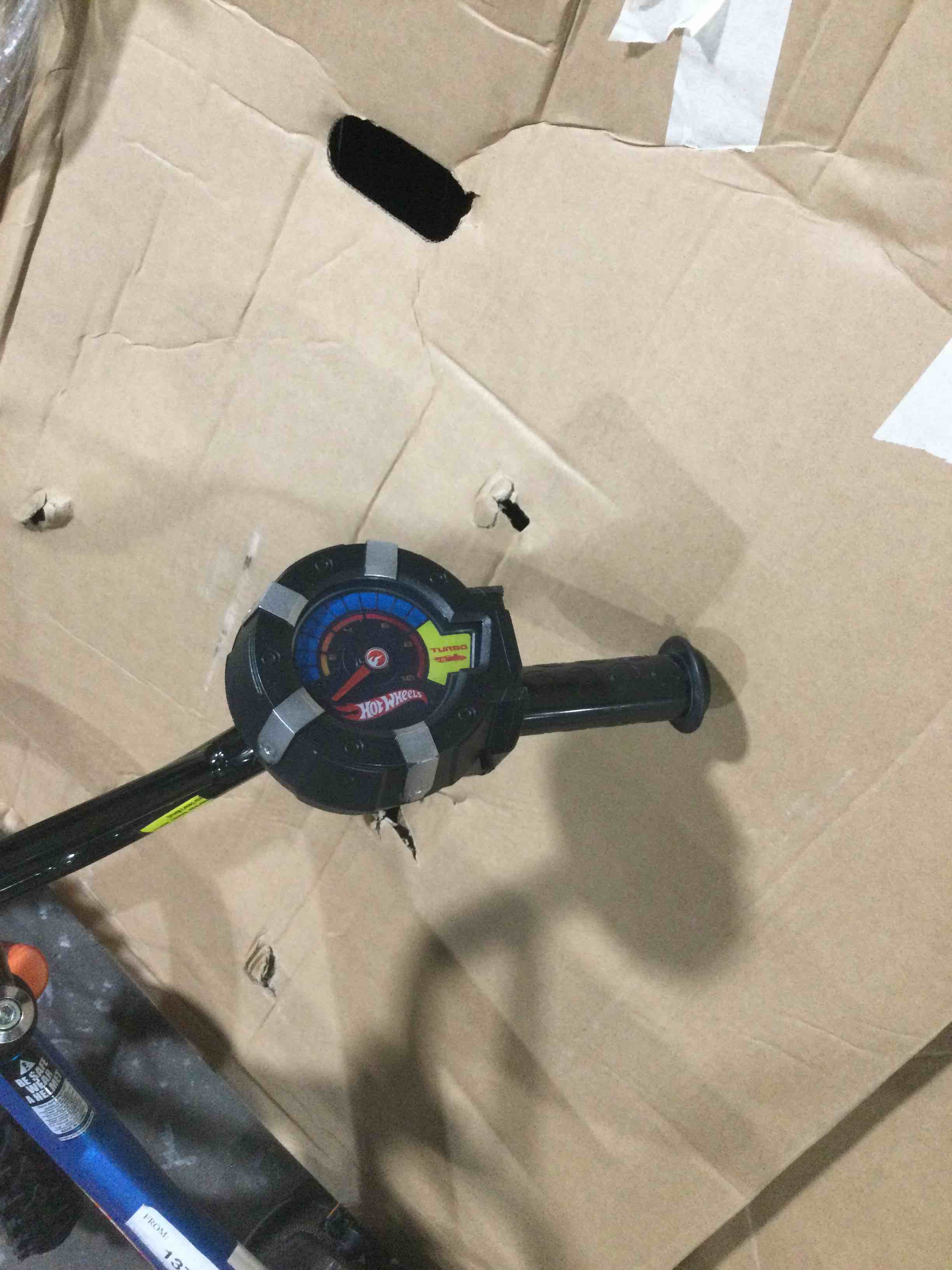 https://s3.amazonaws.com/lotting-images-prod/bidfta/YEL4039162_1692370556815.jpeg