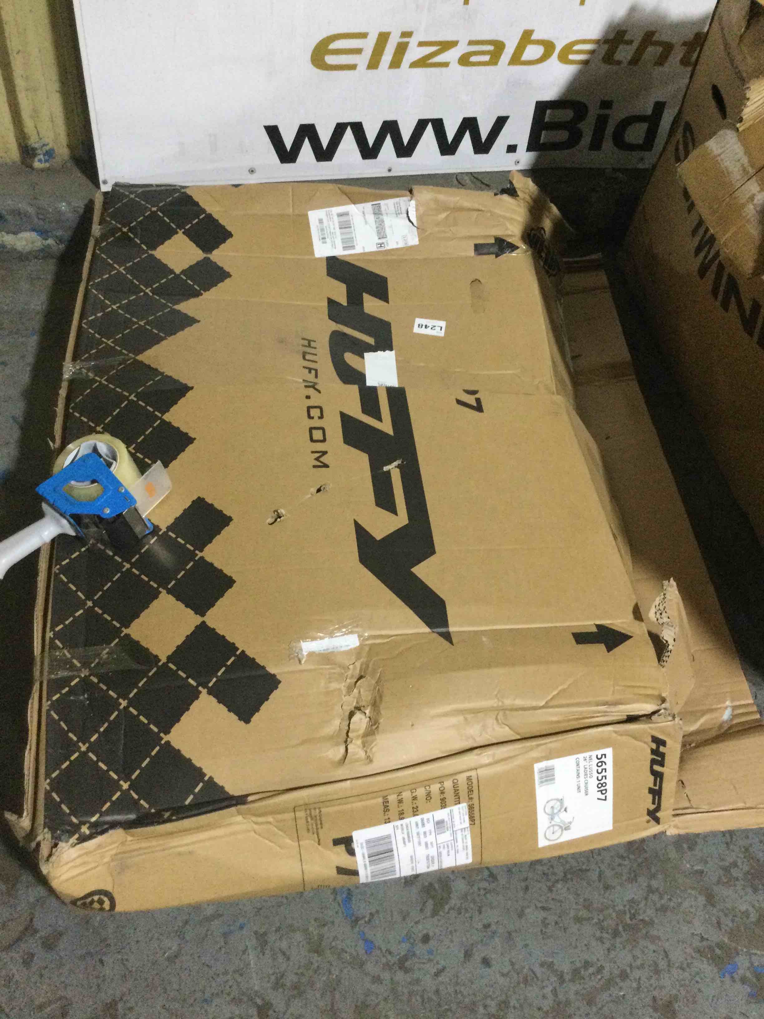 https://s3.amazonaws.com/lotting-images-prod/bidfta/YEL4039196_1692373709917.jpeg