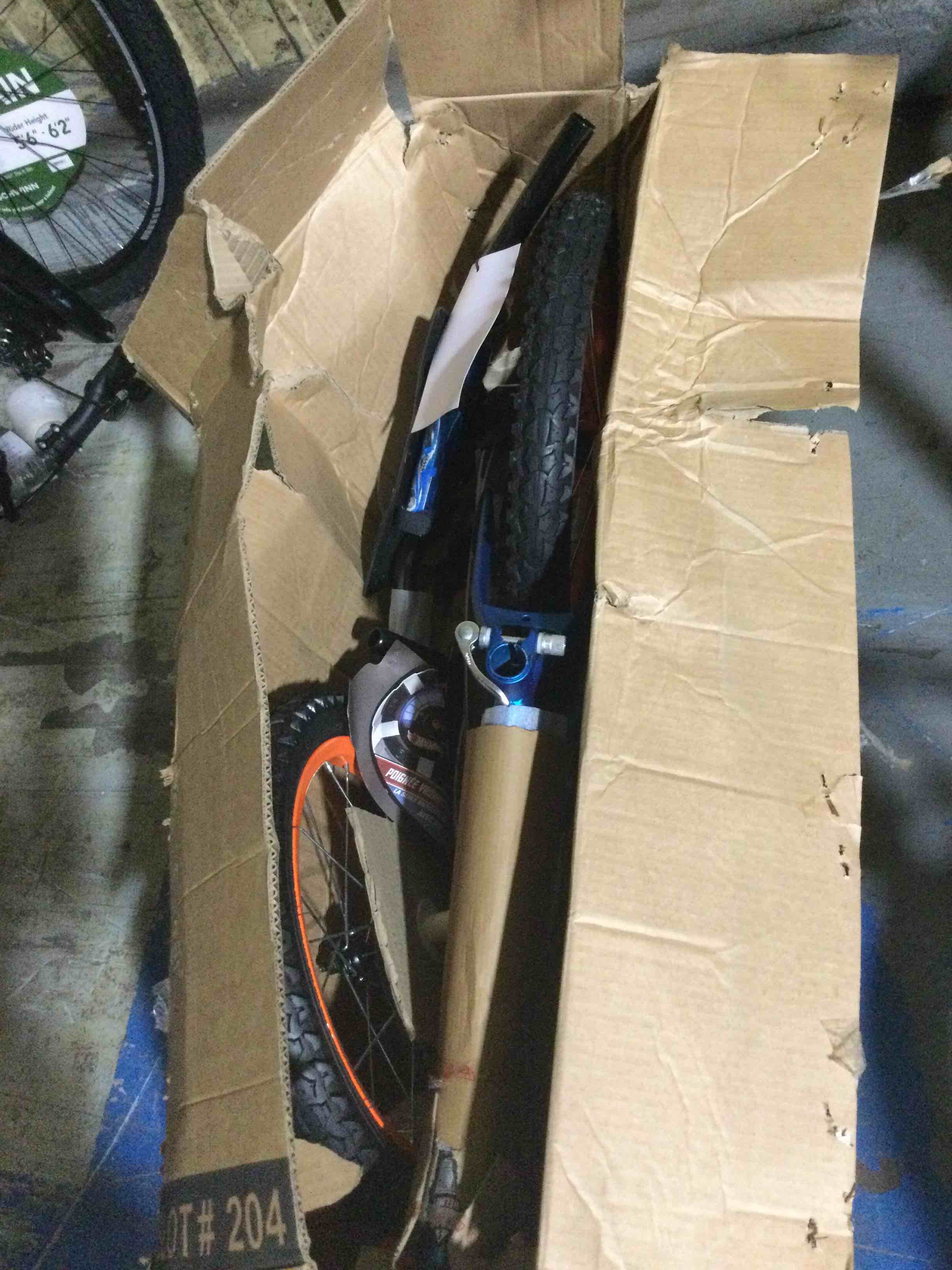 https://s3.amazonaws.com/lotting-images-prod/bidfta/YEL4039200_1692372500524.jpeg