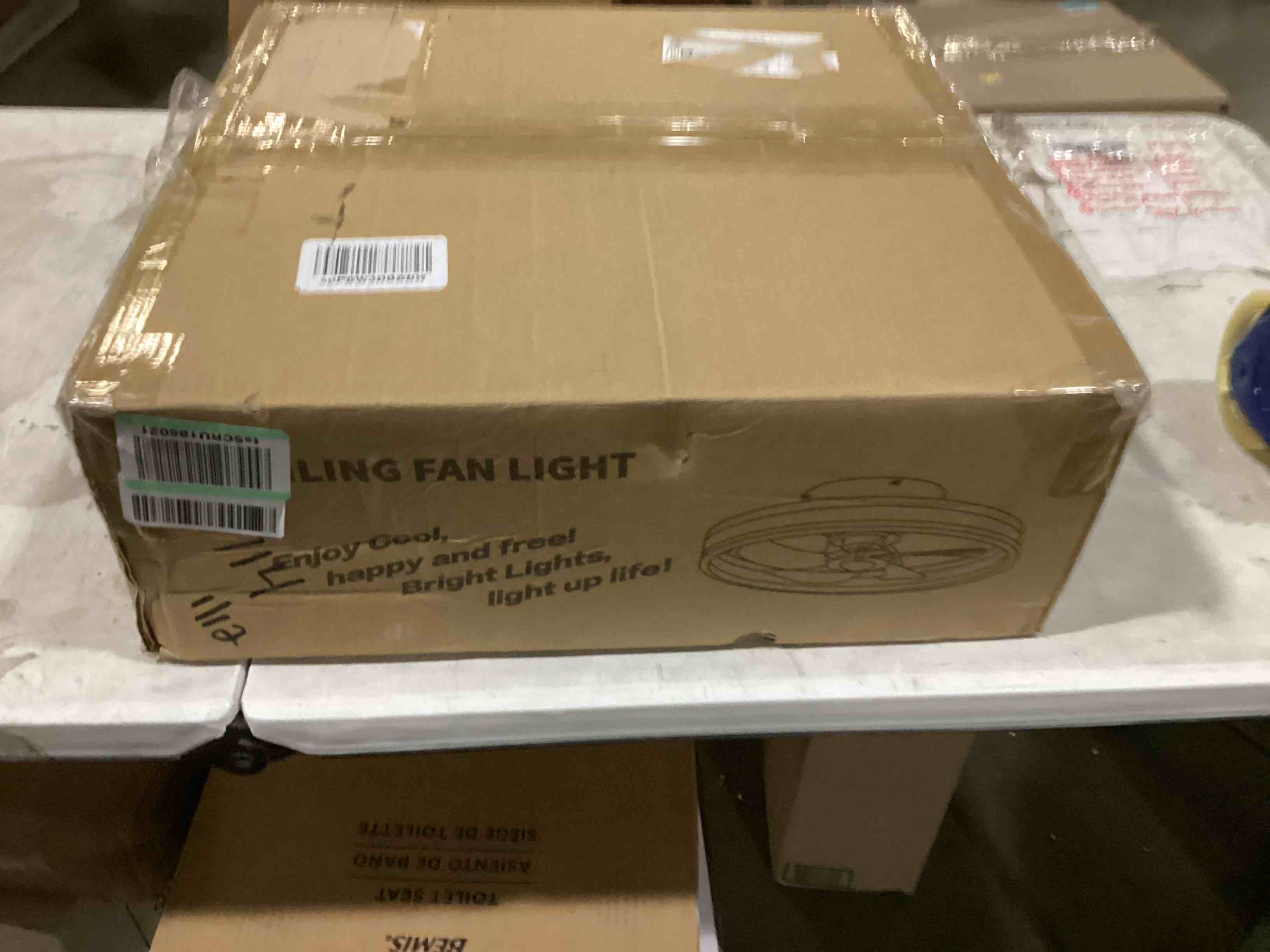 https://s3.amazonaws.com/lotting-images-prod/bidfta/YEL4076110_1709561740859.jpeg