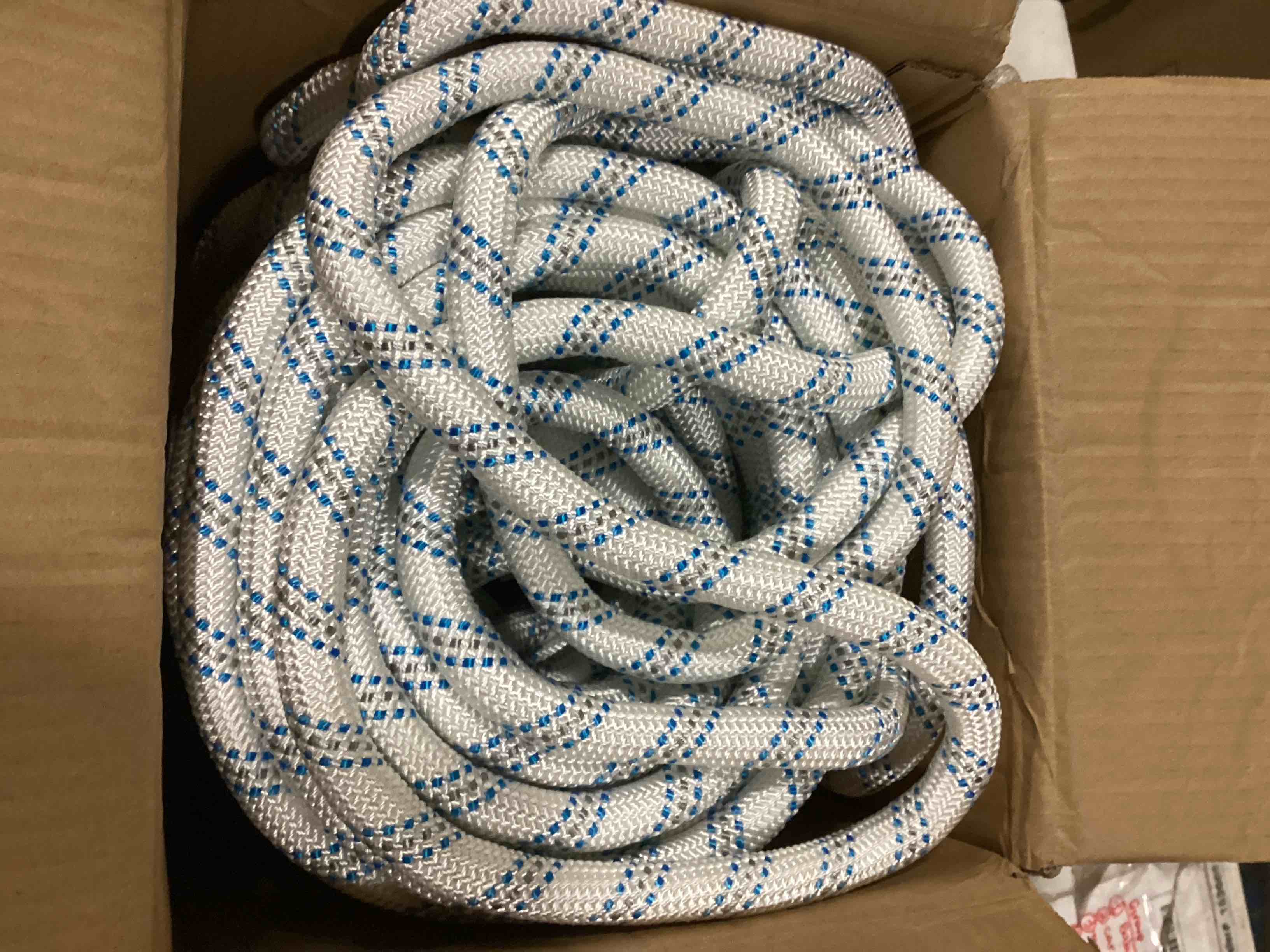 https://s3.amazonaws.com/lotting-images-prod/bidfta/YEL4076119_1709561305194.jpeg