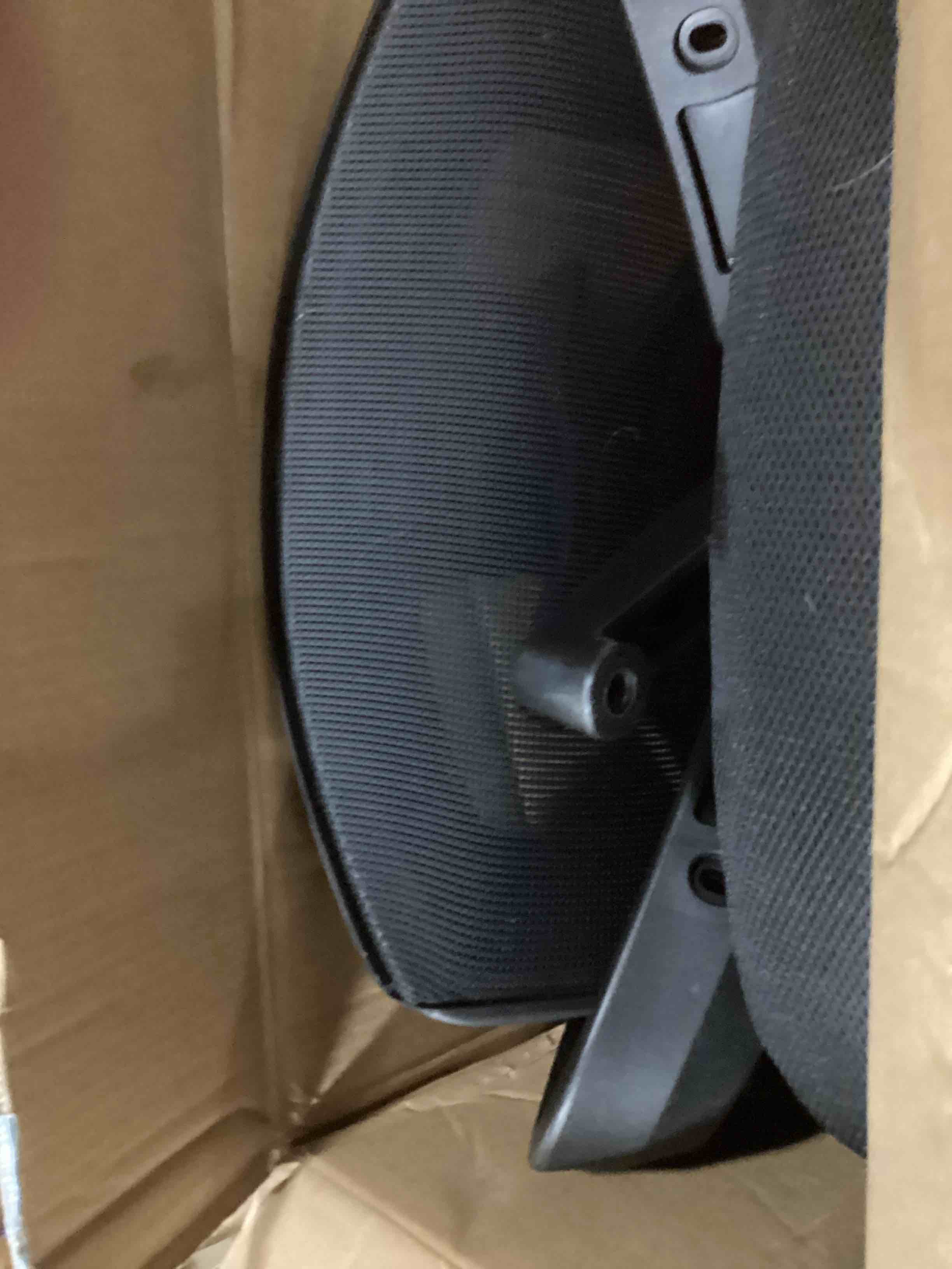 https://s3.amazonaws.com/lotting-images-prod/bidfta/YEL4076235_1709641523436.jpeg