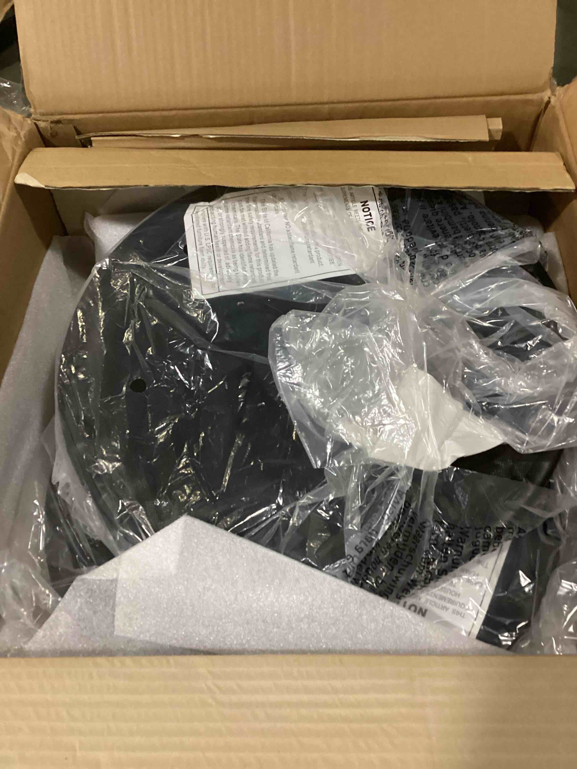 https://s3.amazonaws.com/lotting-images-prod/bidfta/YEL4076521_1709912907581.jpeg