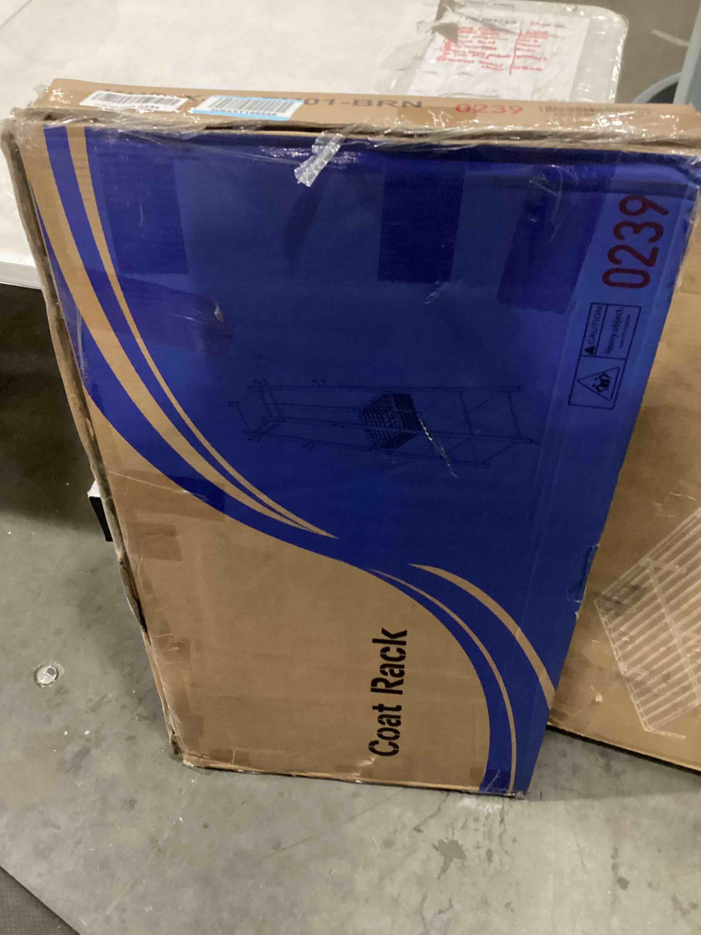 https://s3.amazonaws.com/lotting-images-prod/bidfta/YEL4076600_1710157641511.jpeg