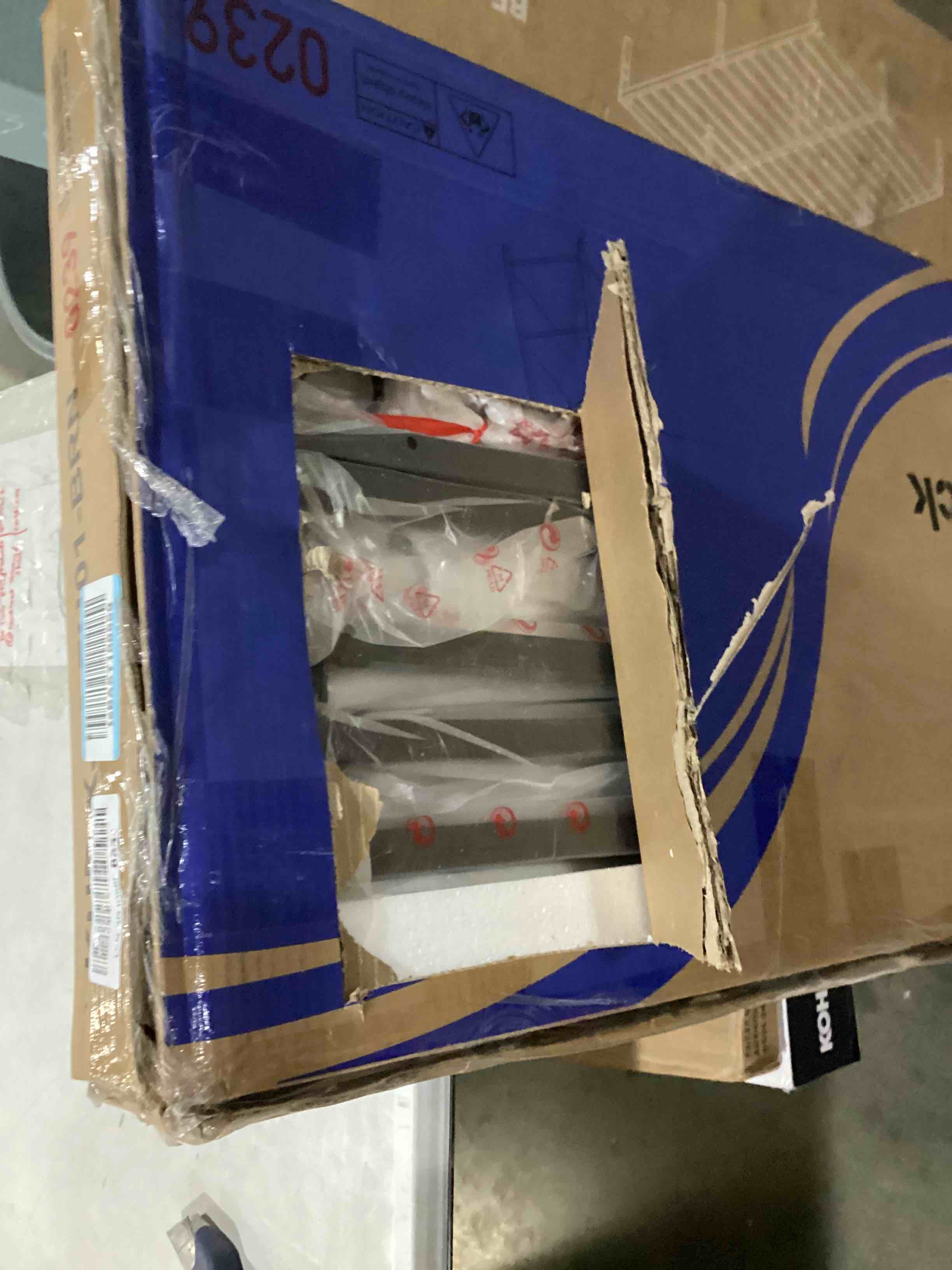 https://s3.amazonaws.com/lotting-images-prod/bidfta/YEL4076600_1710157772918.jpeg