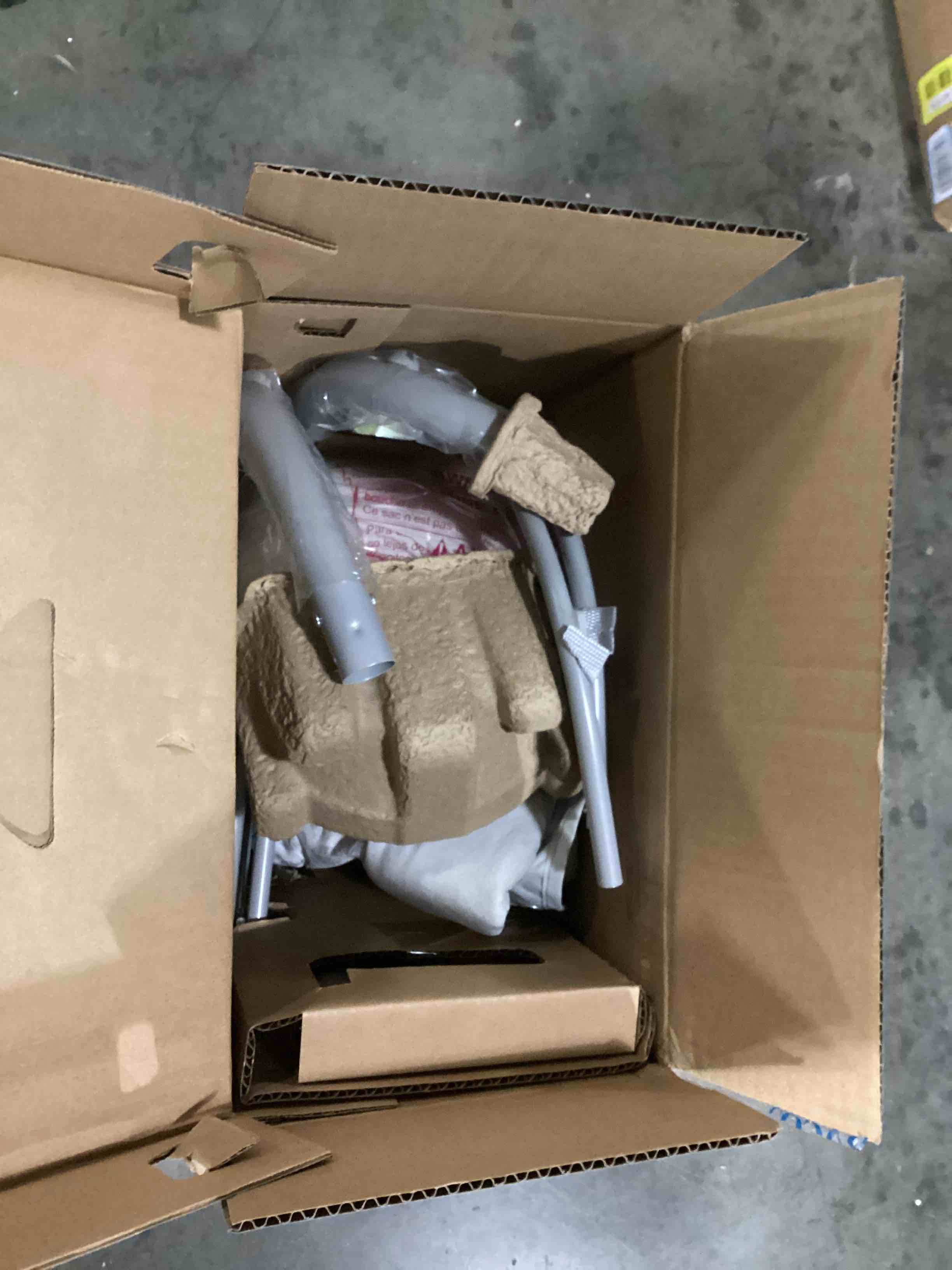 https://s3.amazonaws.com/lotting-images-prod/bidfta/YEL4076773_1710254802625.jpeg
