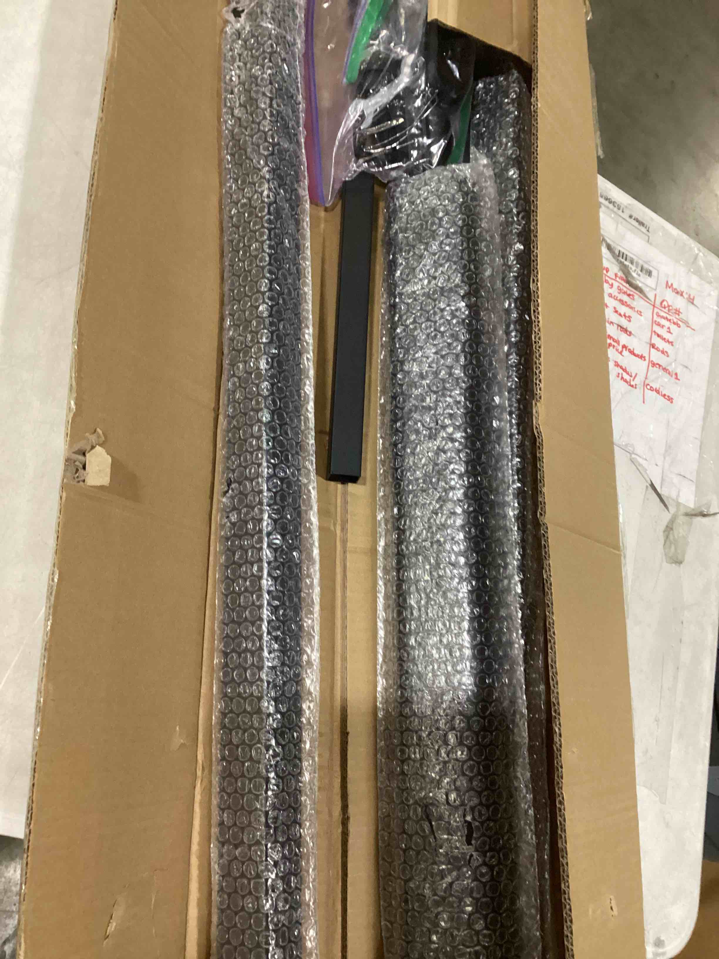 https://s3.amazonaws.com/lotting-images-prod/bidfta/YEL4076784_1710263058976.jpeg