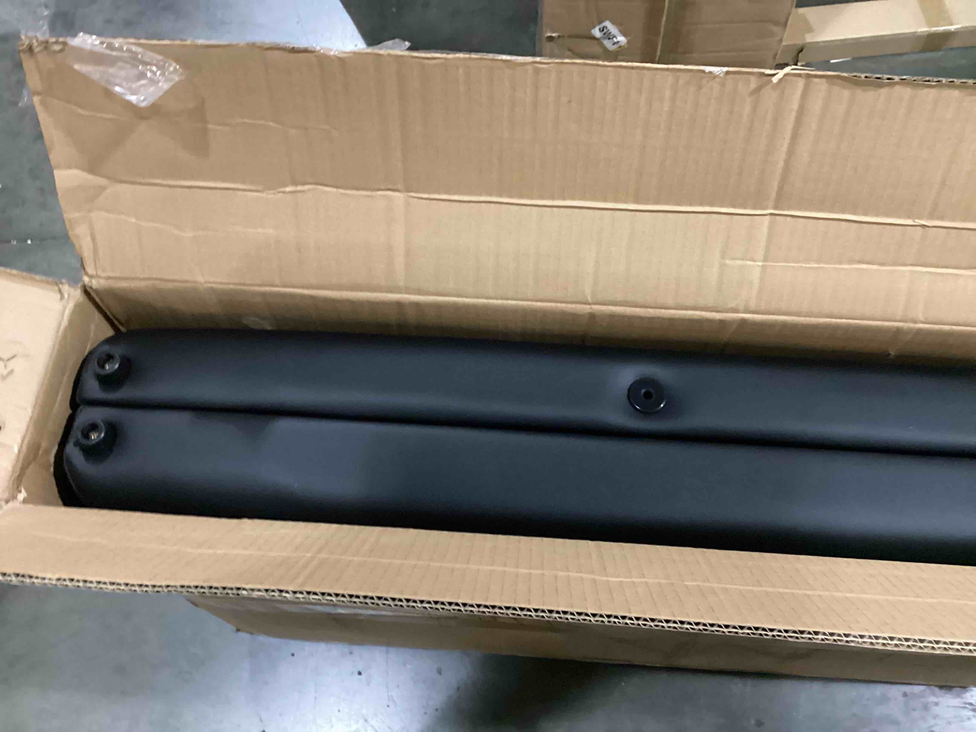 https://s3.amazonaws.com/lotting-images-prod/bidfta/YEL4076840_1710329832806.jpeg