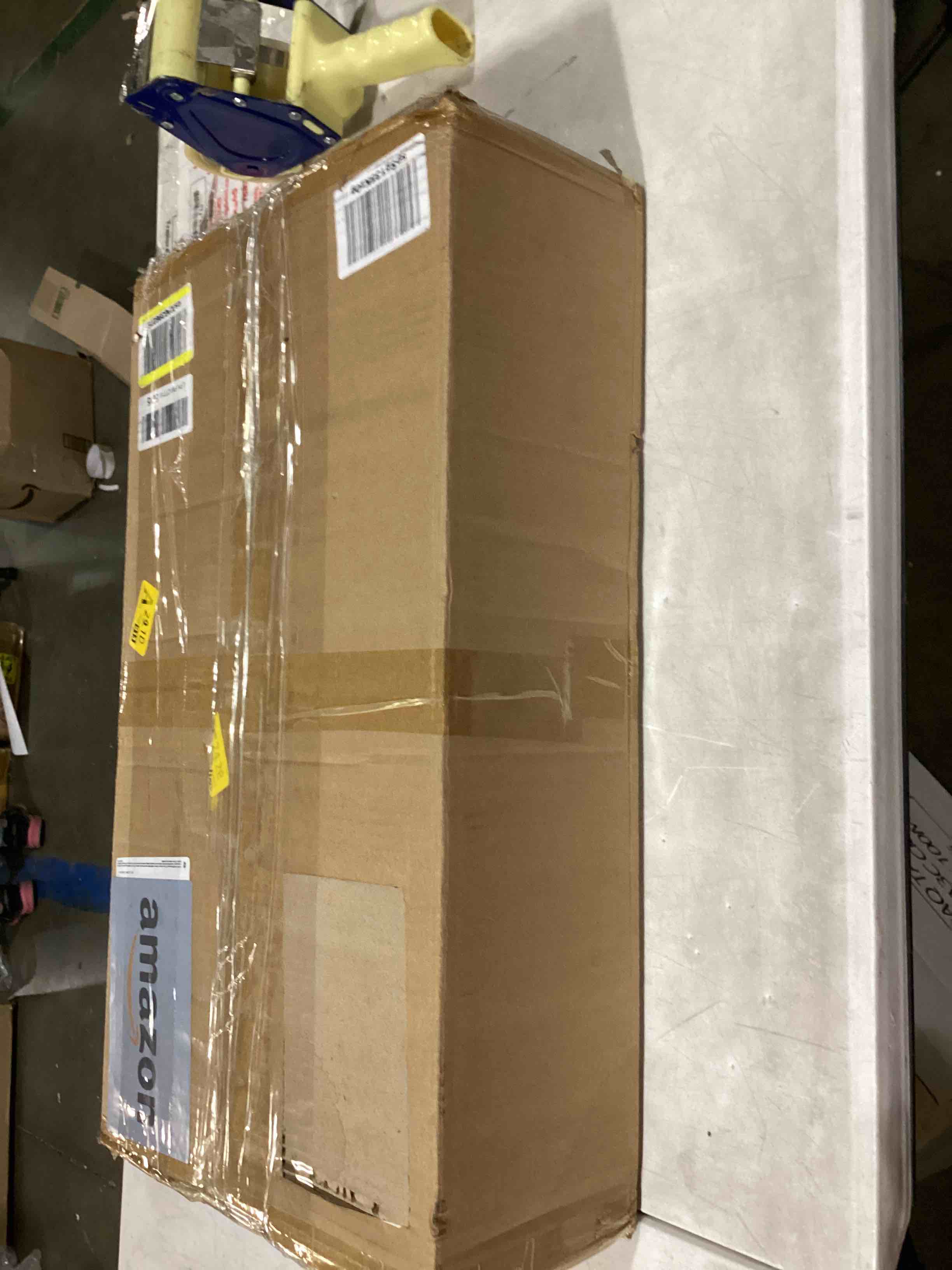 https://s3.amazonaws.com/lotting-images-prod/bidfta/YEL4077151_1710523404093.jpeg