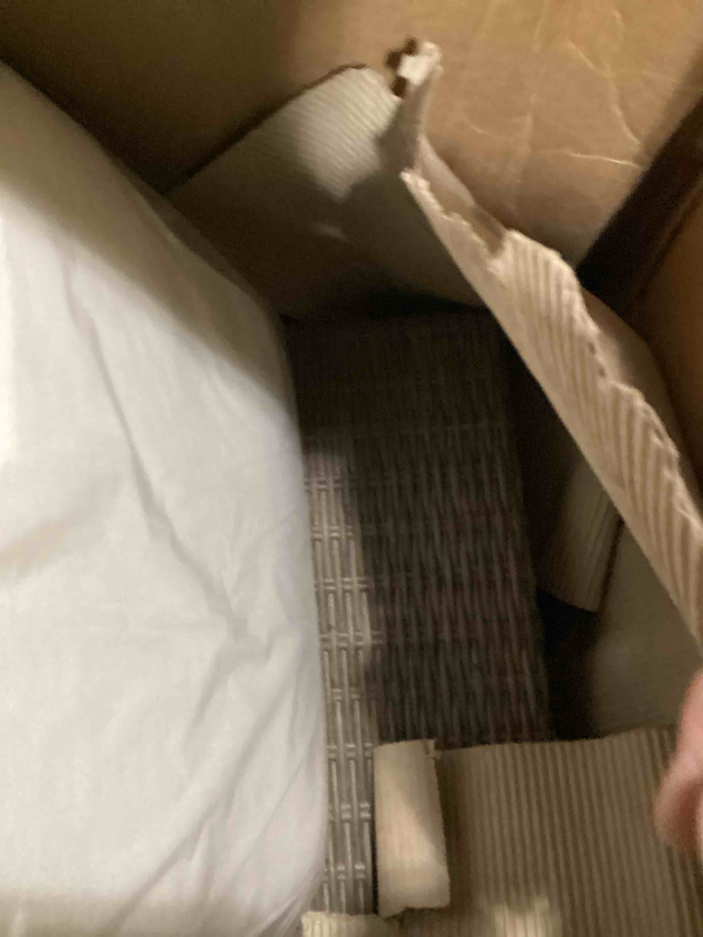 https://s3.amazonaws.com/lotting-images-prod/bidfta/YEL4077427_1710861984469.jpeg