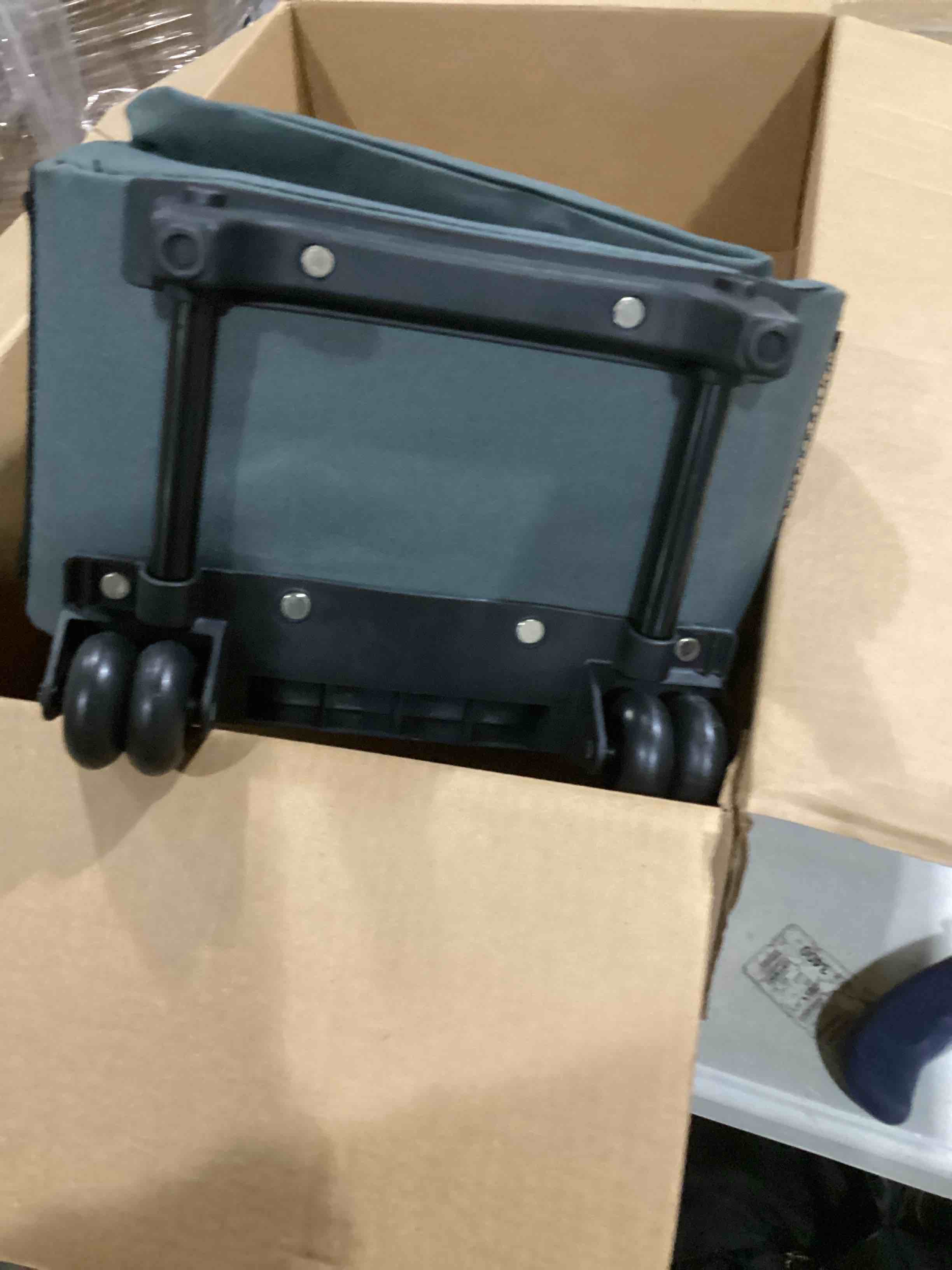 https://s3.amazonaws.com/lotting-images-prod/bidfta/YEL4077724_1709727228371.jpeg