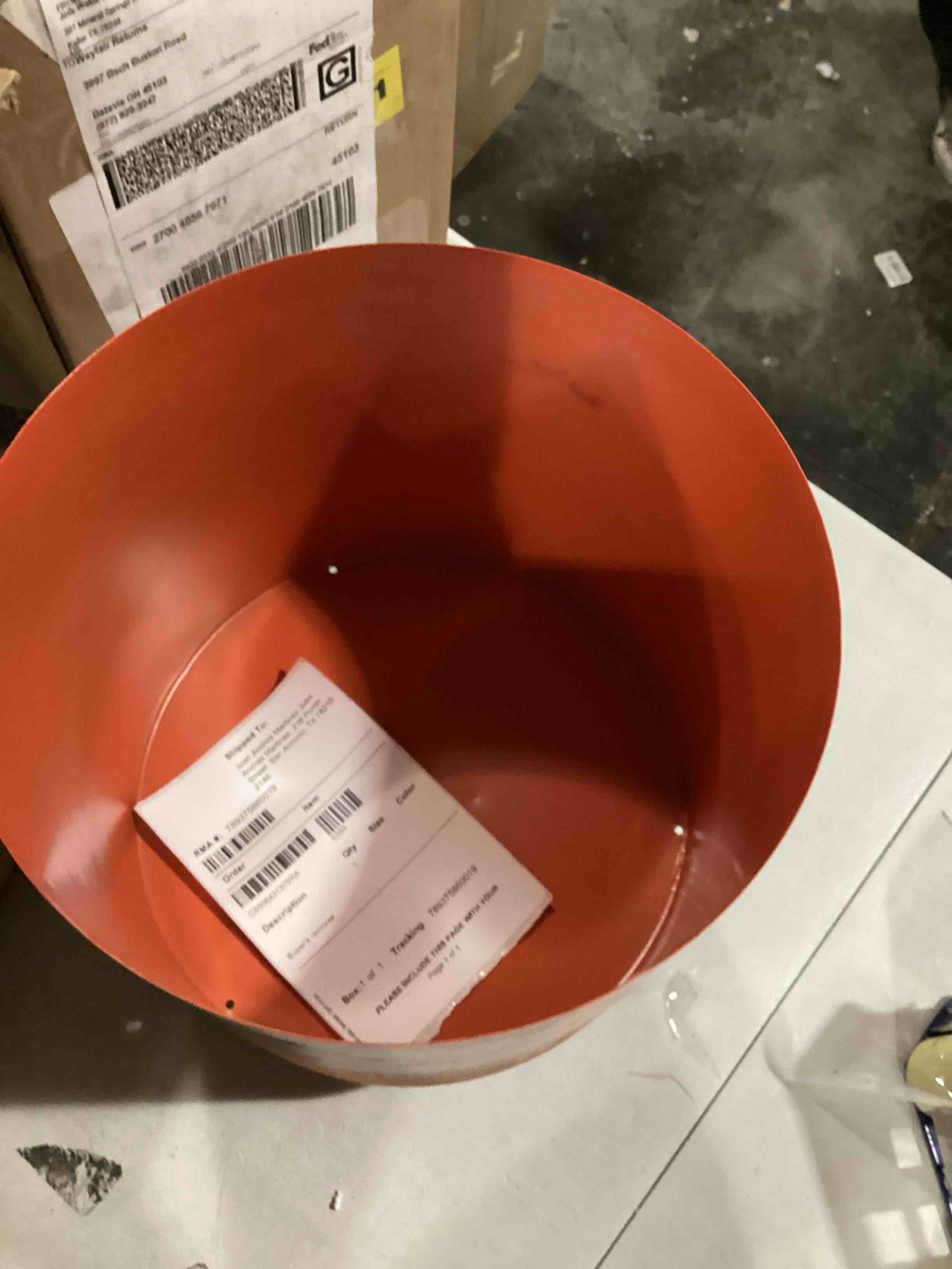 https://s3.amazonaws.com/lotting-images-prod/bidfta/YEL4078191_1710254723307.jpeg
