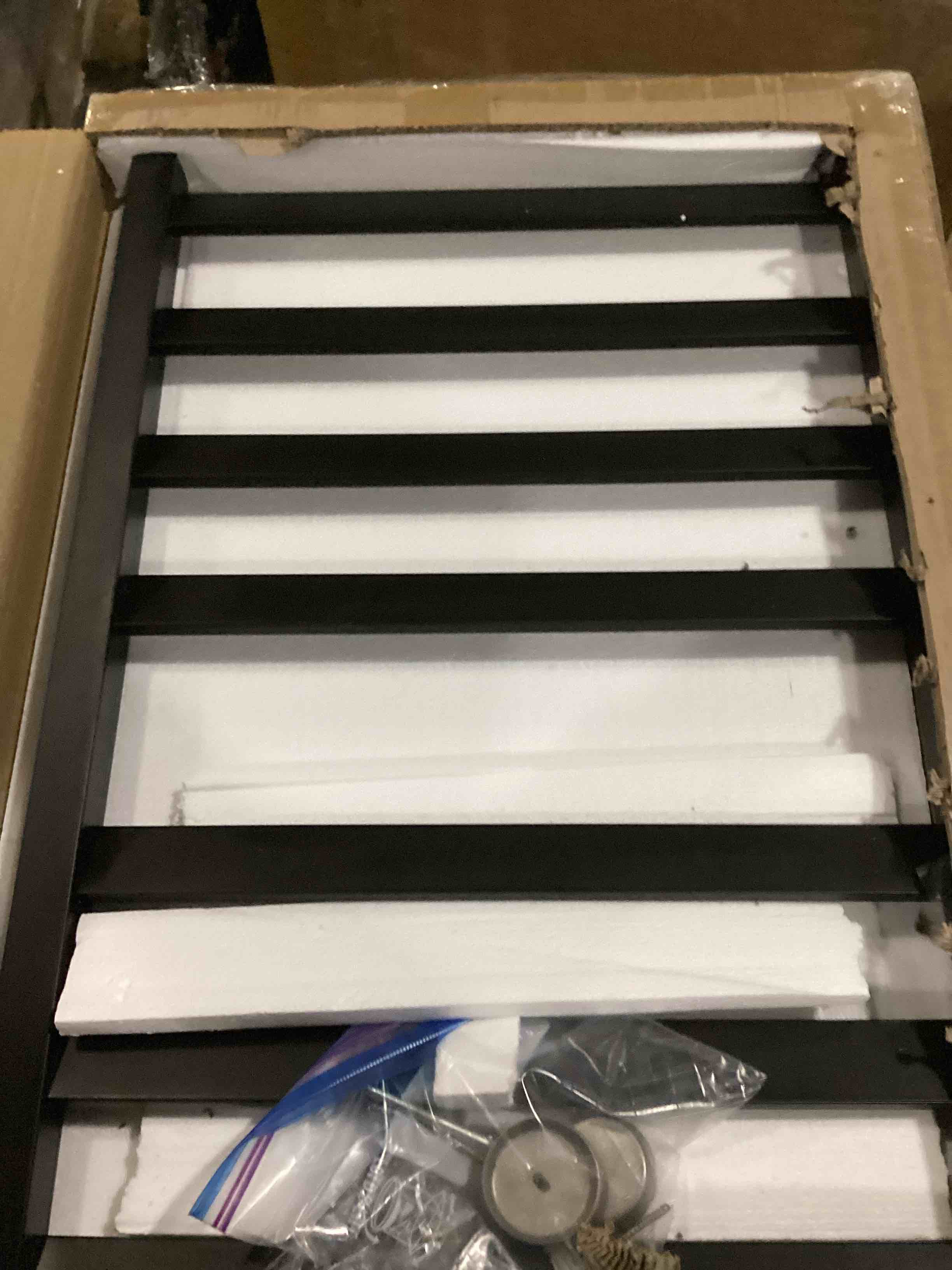 https://s3.amazonaws.com/lotting-images-prod/bidfta/YEL4078208_1710267631247.jpeg