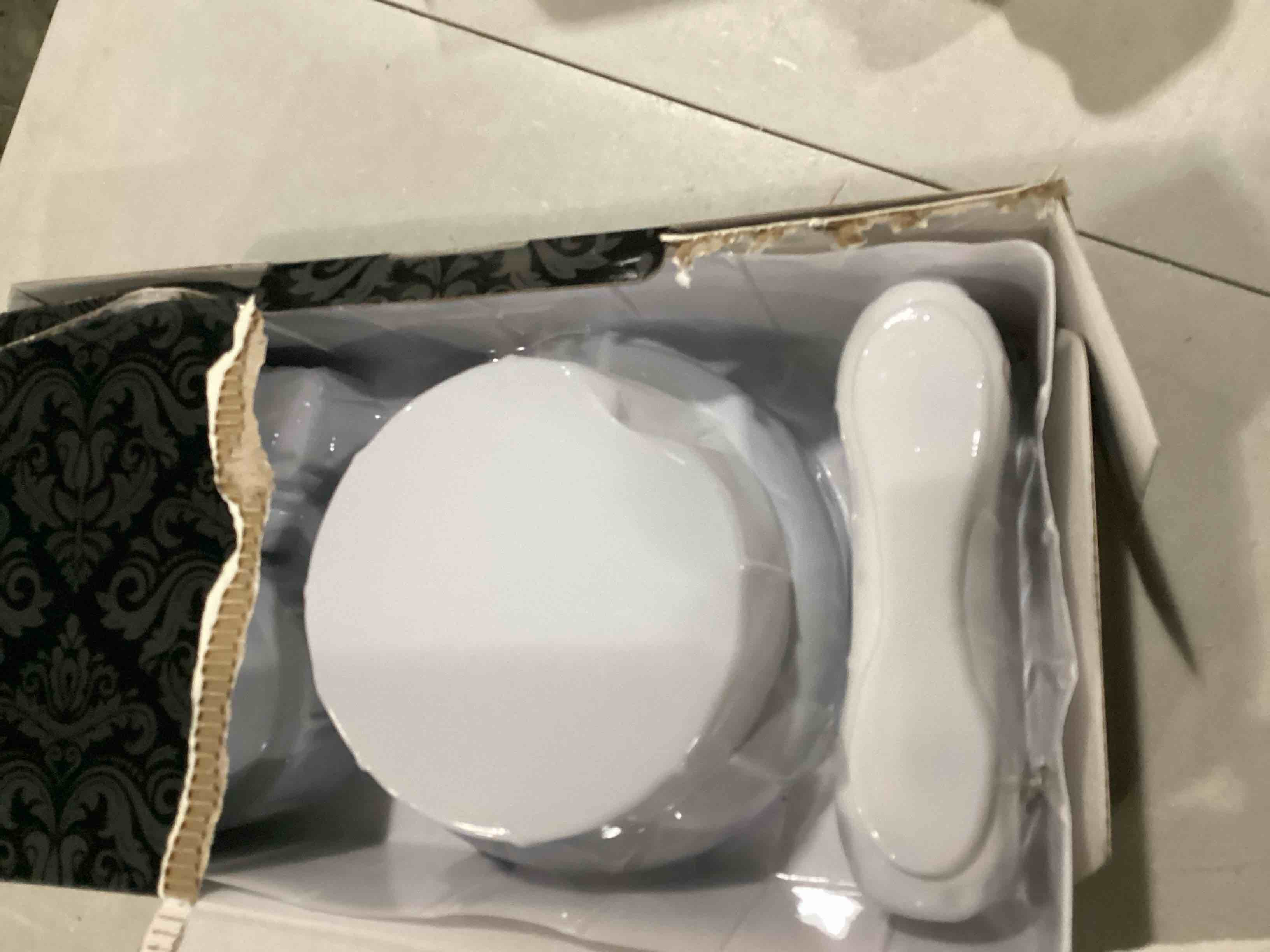 https://s3.amazonaws.com/lotting-images-prod/bidfta/YEL4078439_1710599386961.jpeg