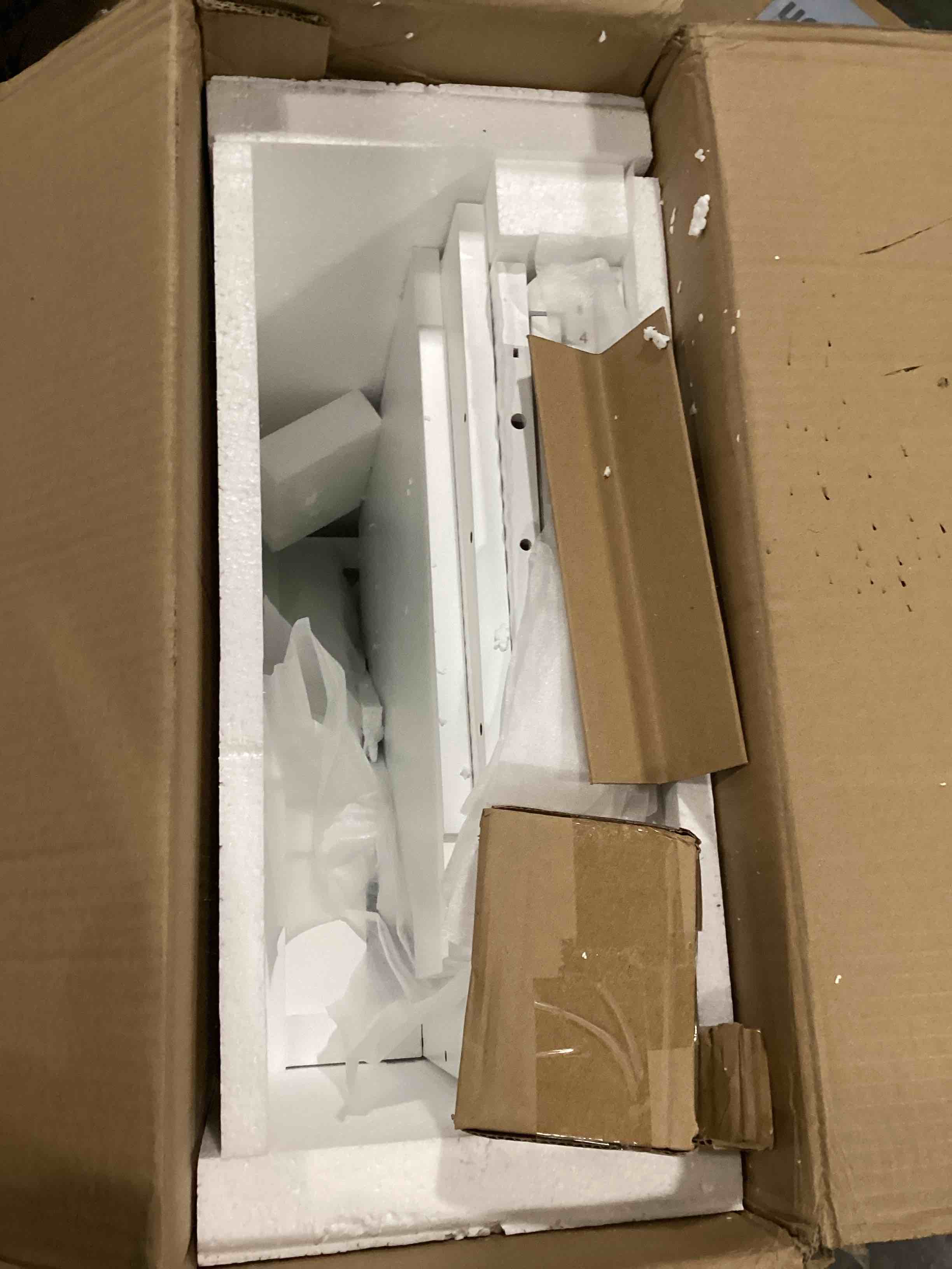 https://s3.amazonaws.com/lotting-images-prod/bidfta/YEL4078612_1710870155232.jpeg