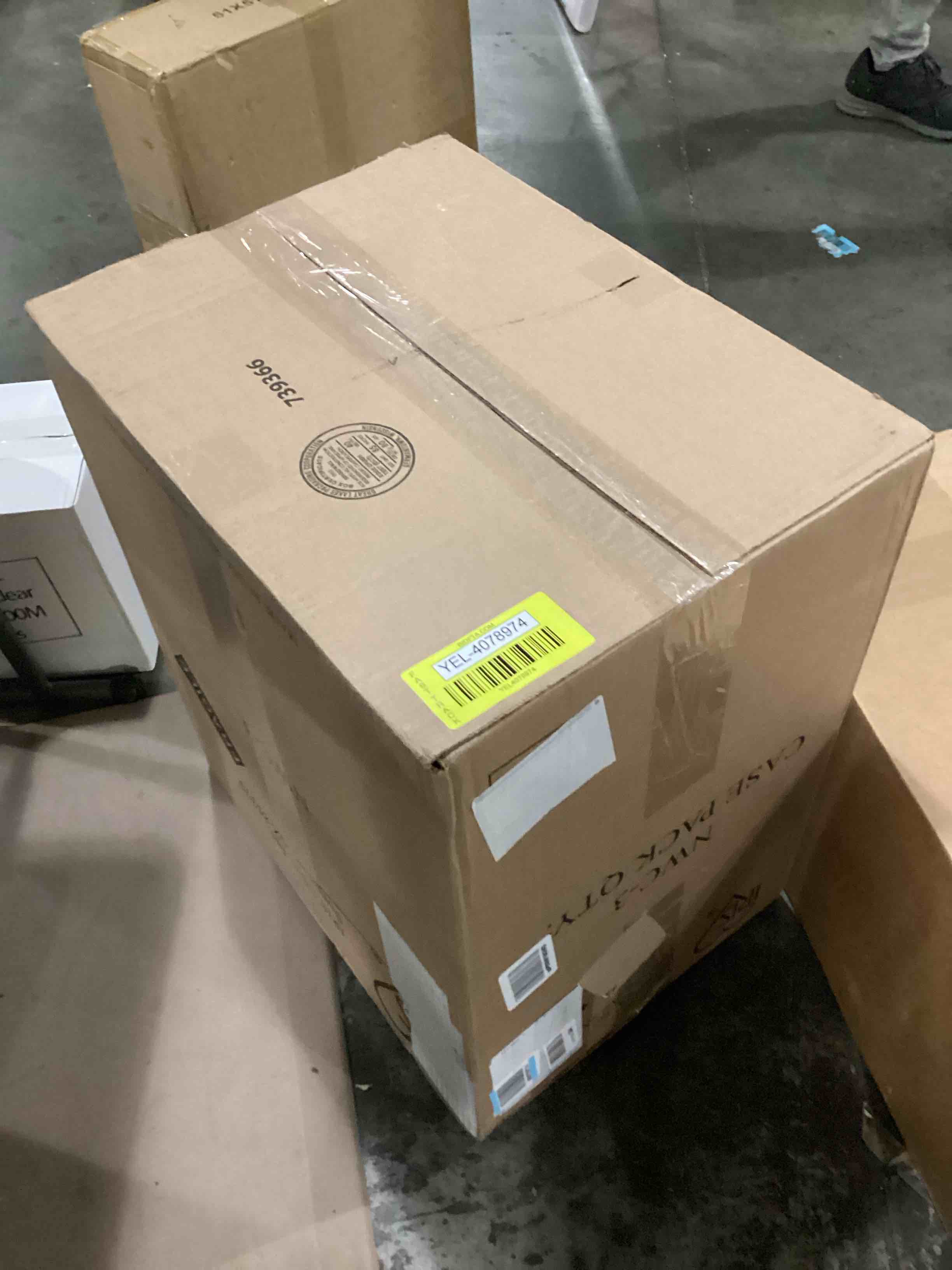 https://s3.amazonaws.com/lotting-images-prod/bidfta/YEL4078974_1708966473929.jpeg
