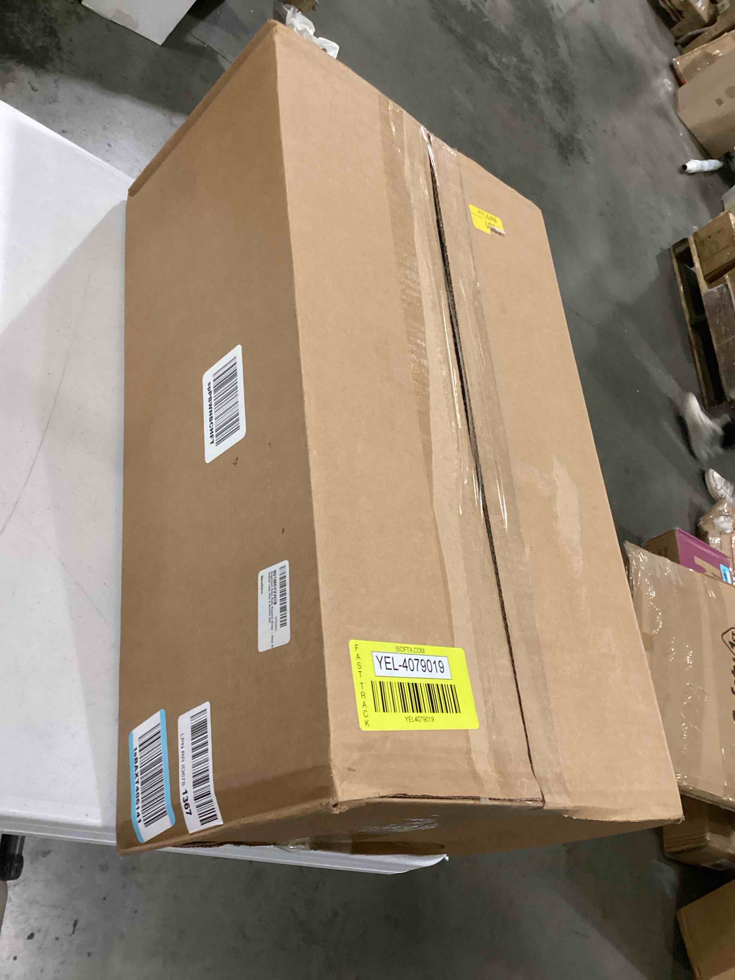 https://s3.amazonaws.com/lotting-images-prod/bidfta/YEL4079019_1709037838997.jpeg