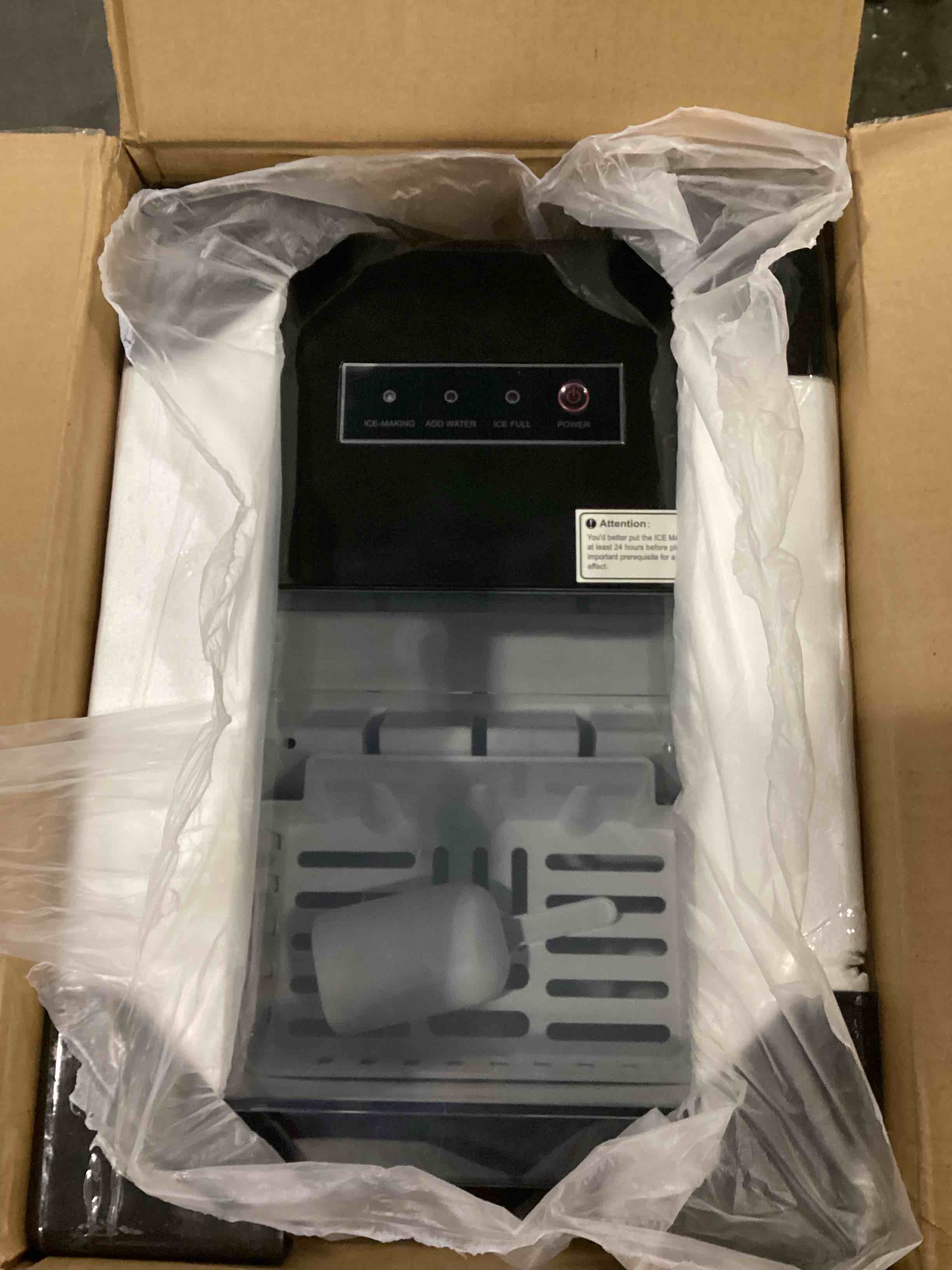 https://s3.amazonaws.com/lotting-images-prod/bidfta/YEL4079600_1709746712663.jpeg