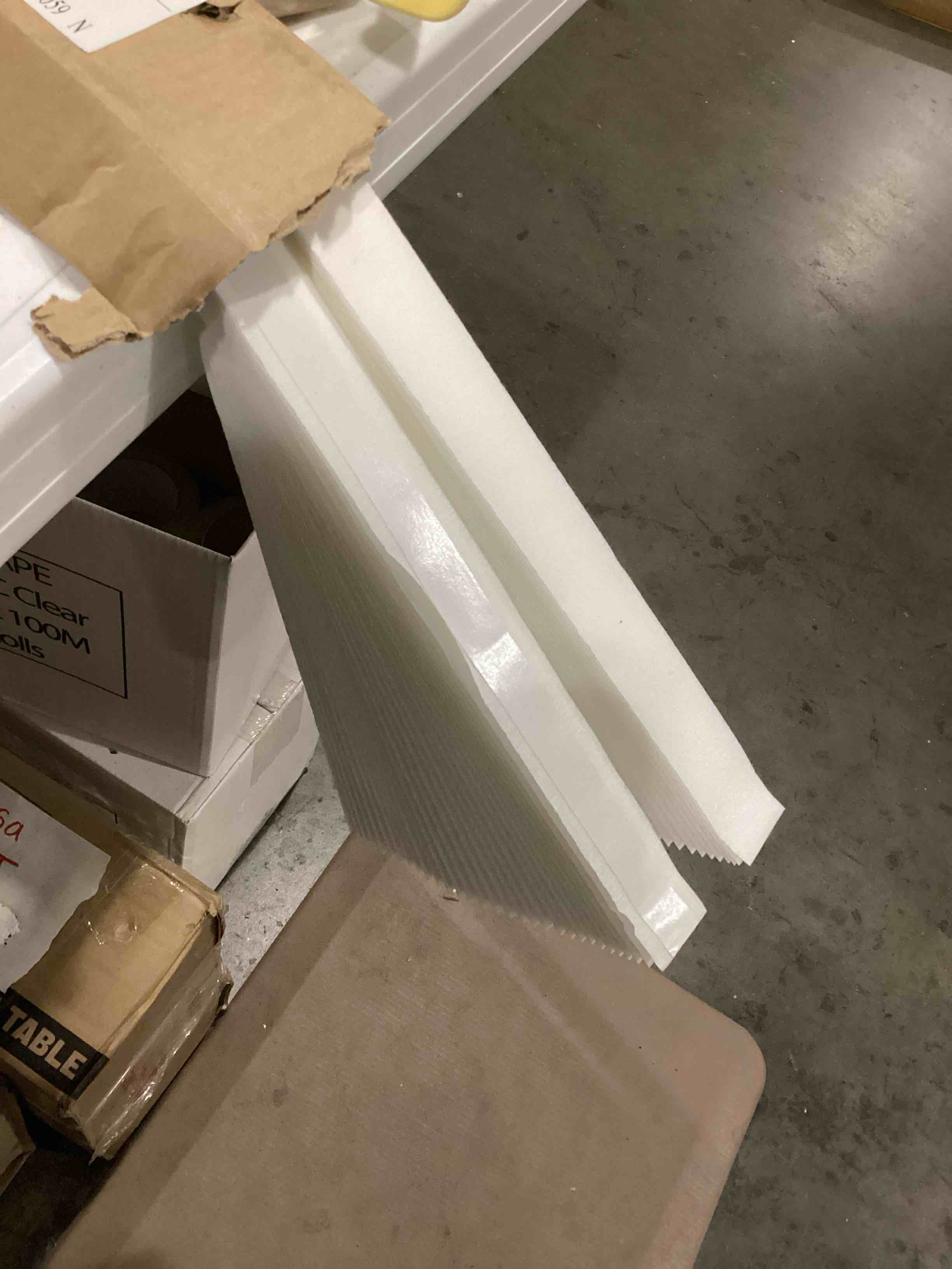 https://s3.amazonaws.com/lotting-images-prod/bidfta/YEL4079818_1709907483444.jpeg