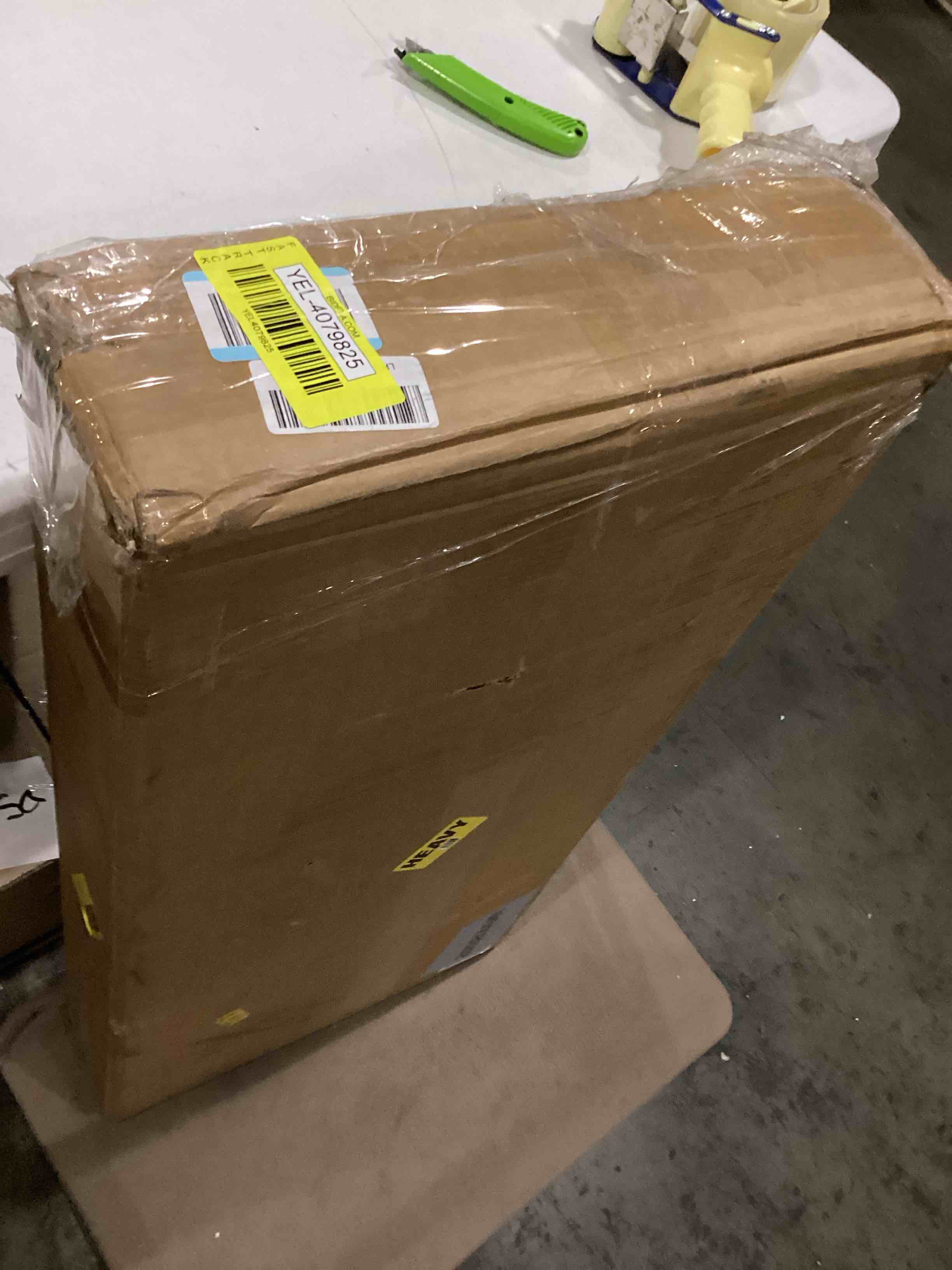 https://s3.amazonaws.com/lotting-images-prod/bidfta/YEL4079825_1709908829642.jpeg