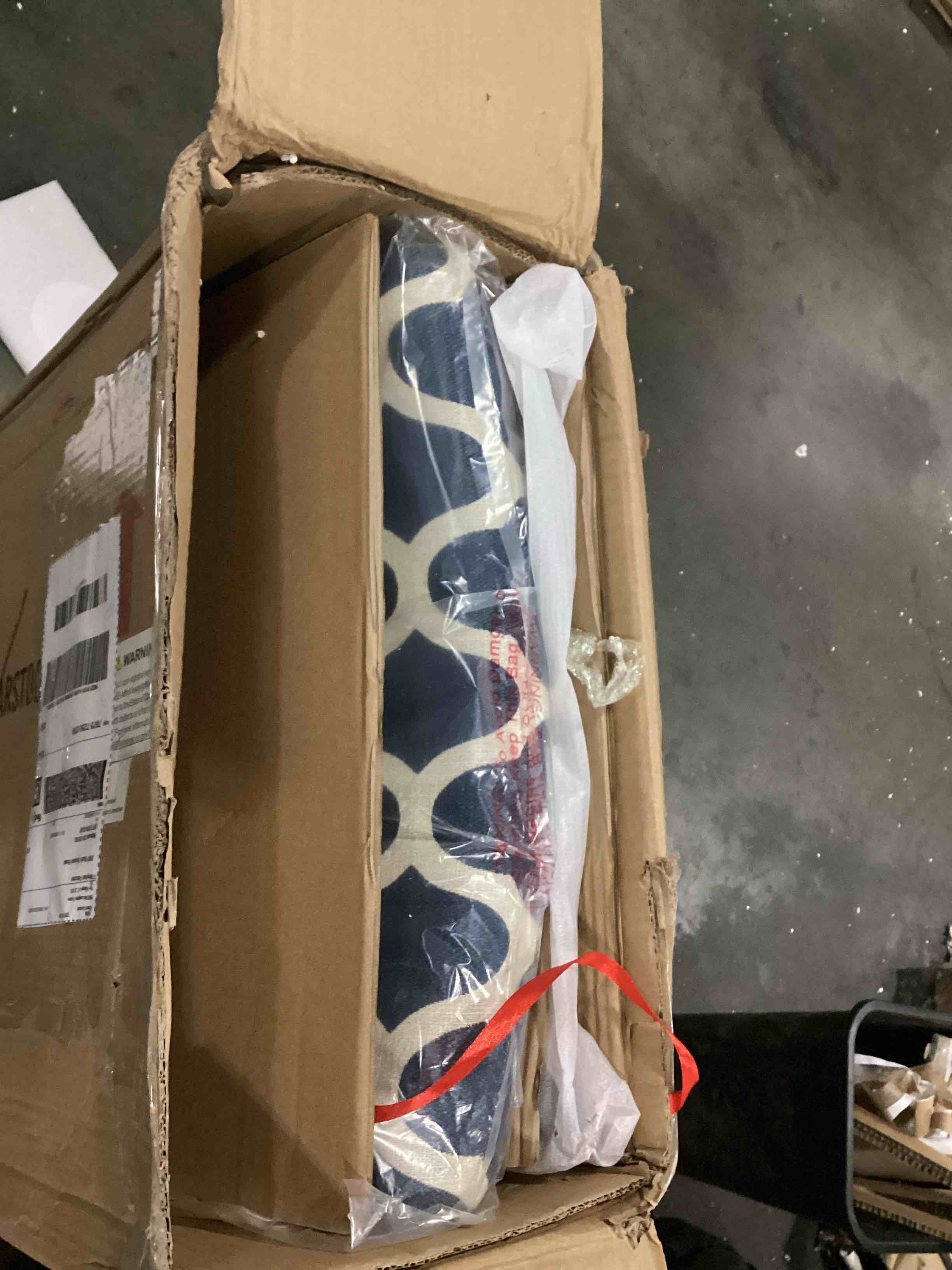 https://s3.amazonaws.com/lotting-images-prod/bidfta/YEL4079980_1710249817406.jpeg
