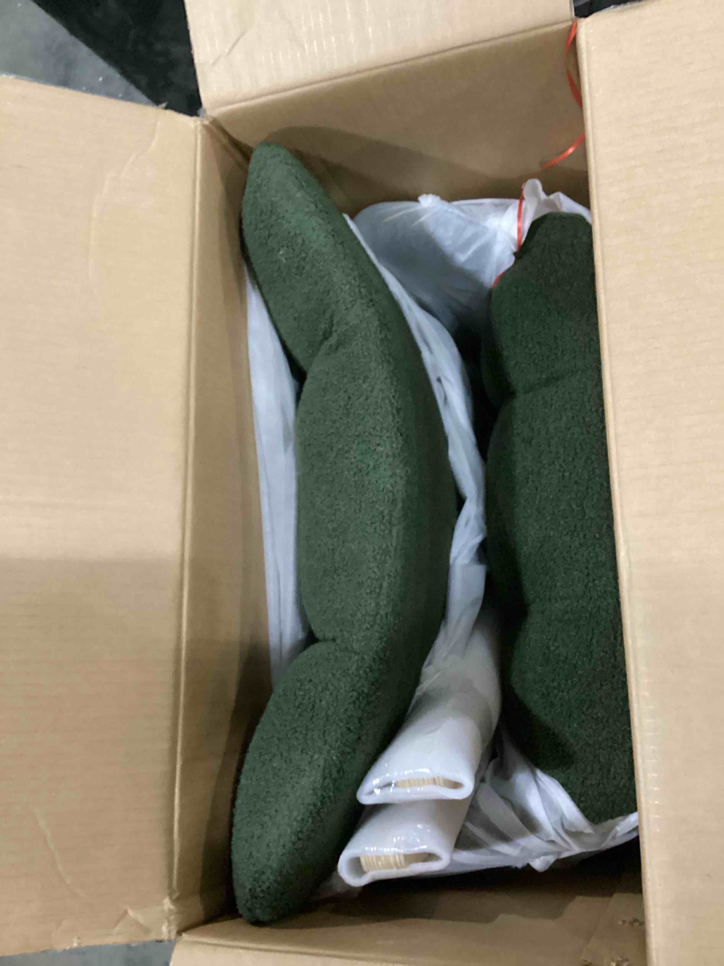 https://s3.amazonaws.com/lotting-images-prod/bidfta/YEL4080002_1710263652547.jpeg