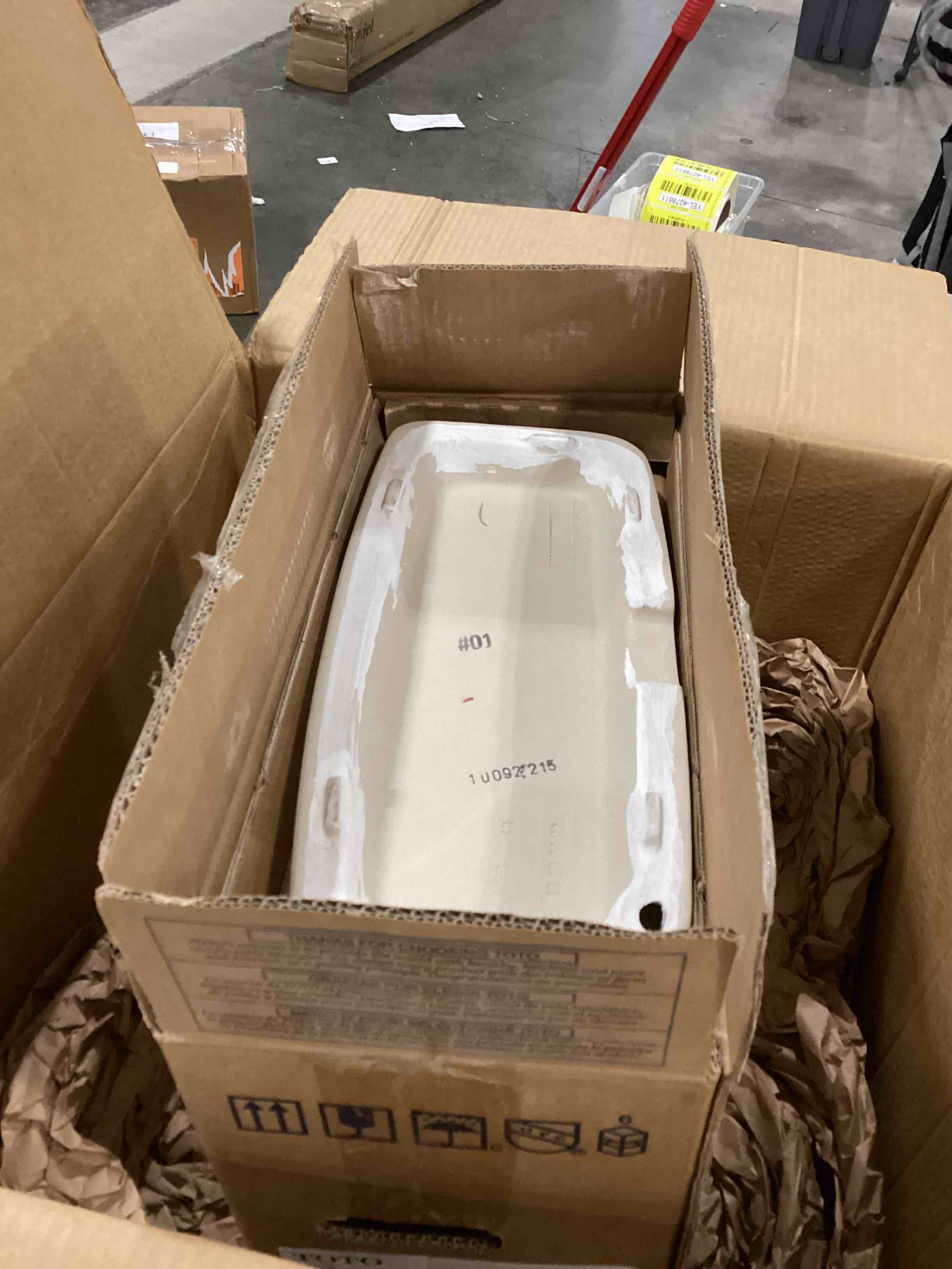 https://s3.amazonaws.com/lotting-images-prod/bidfta/YEL4080282_1710863238678.jpeg