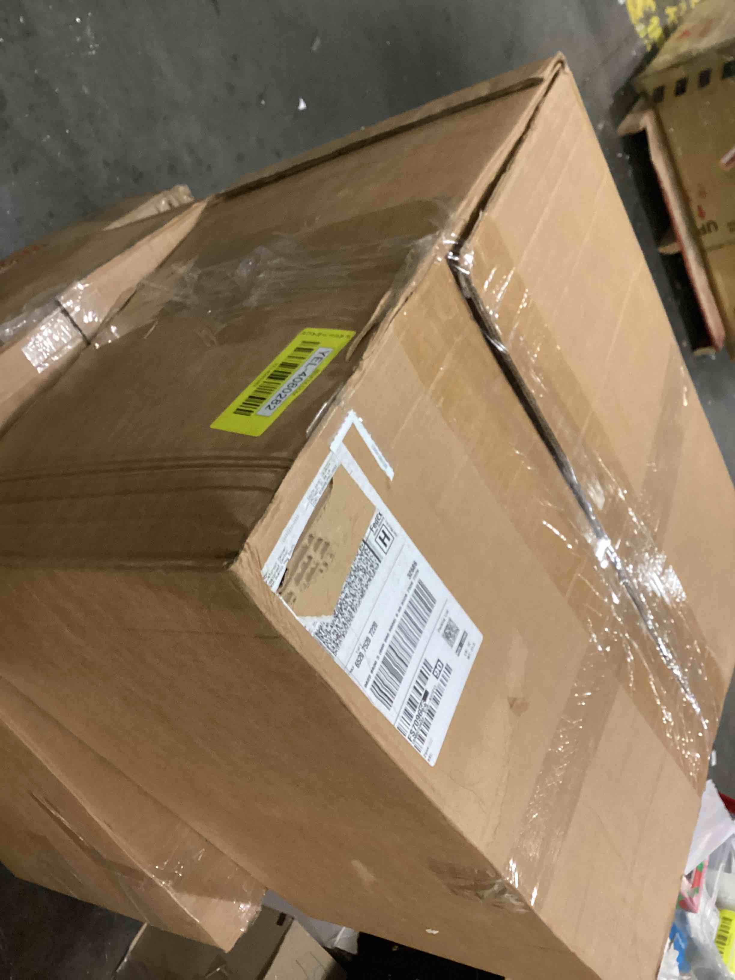 https://s3.amazonaws.com/lotting-images-prod/bidfta/YEL4080282_1710863344106.jpeg