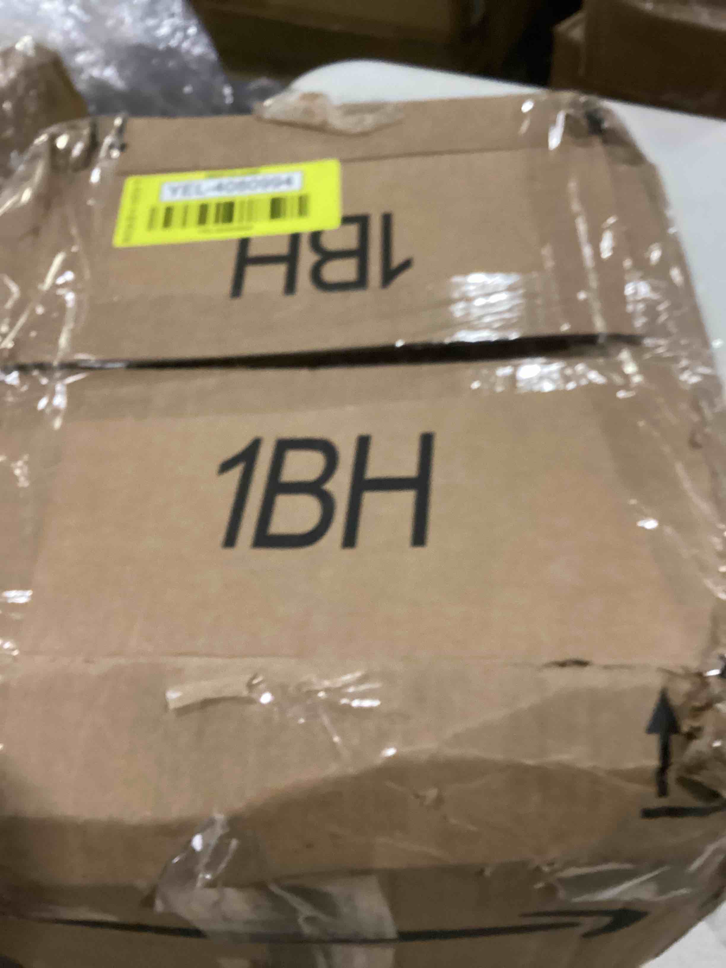 https://s3.amazonaws.com/lotting-images-prod/bidfta/YEL4080994_1708024765293.jpeg