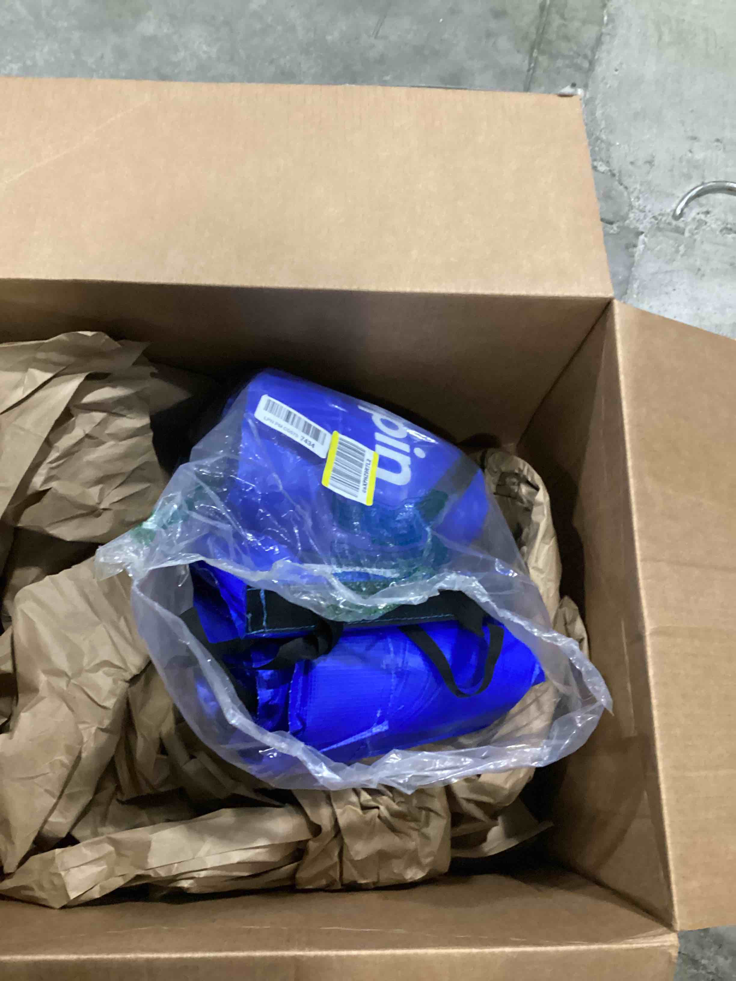 https://s3.amazonaws.com/lotting-images-prod/bidfta/YEL4081961_1709221815854.jpeg