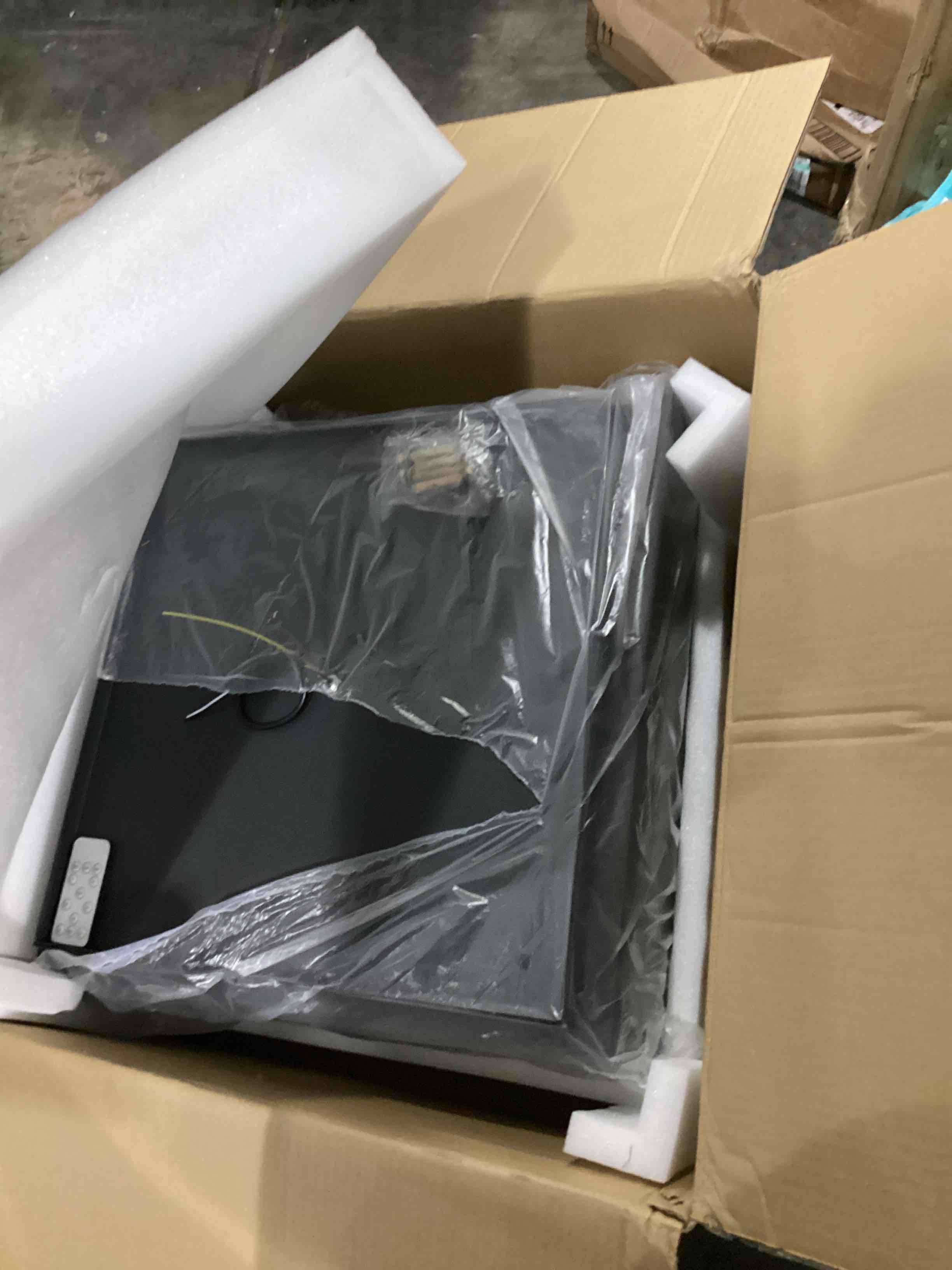 https://s3.amazonaws.com/lotting-images-prod/bidfta/YEL4081972_1709224243840.jpeg