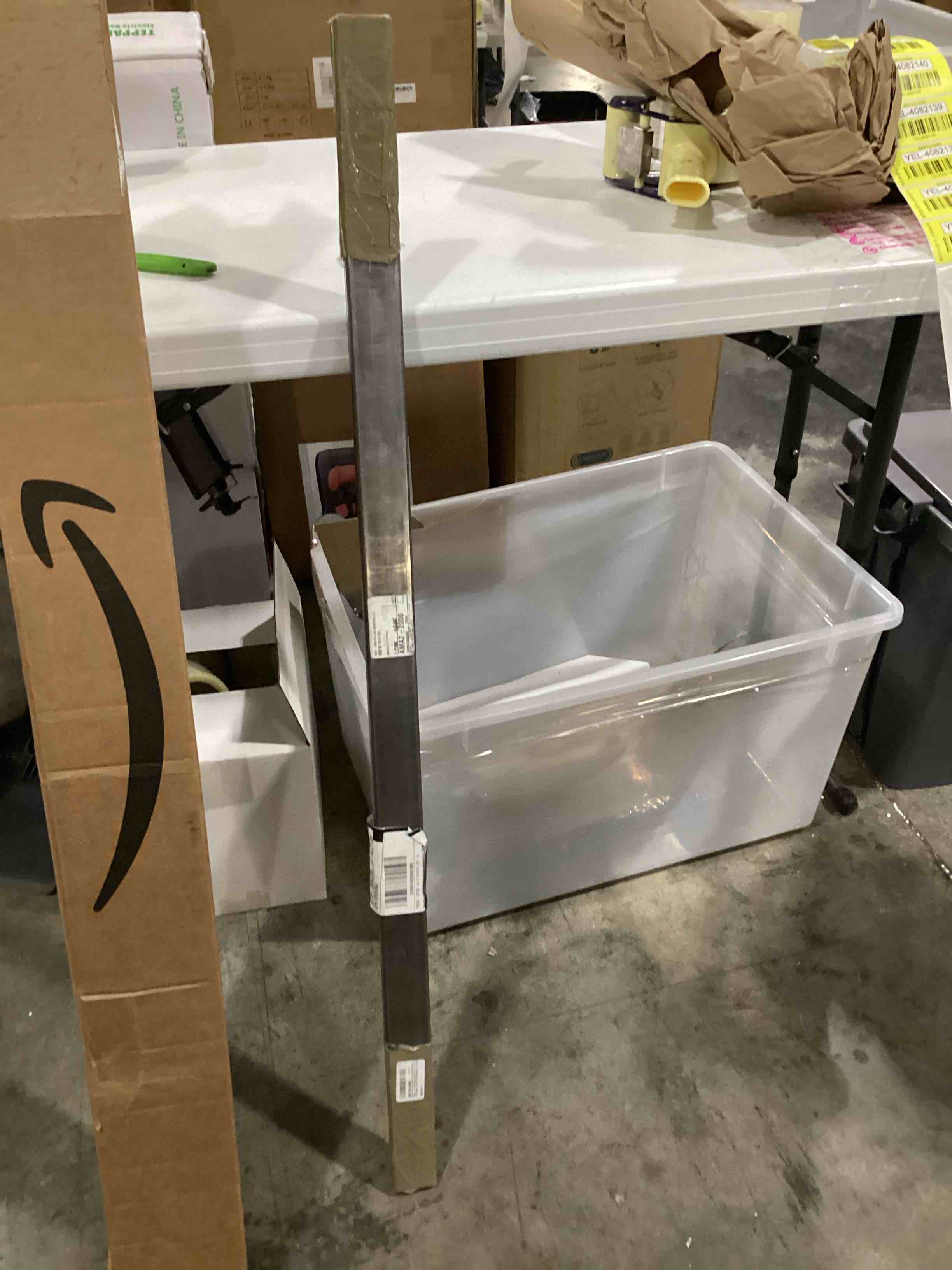 https://s3.amazonaws.com/lotting-images-prod/bidfta/YEL4082136_1709906000905.jpeg