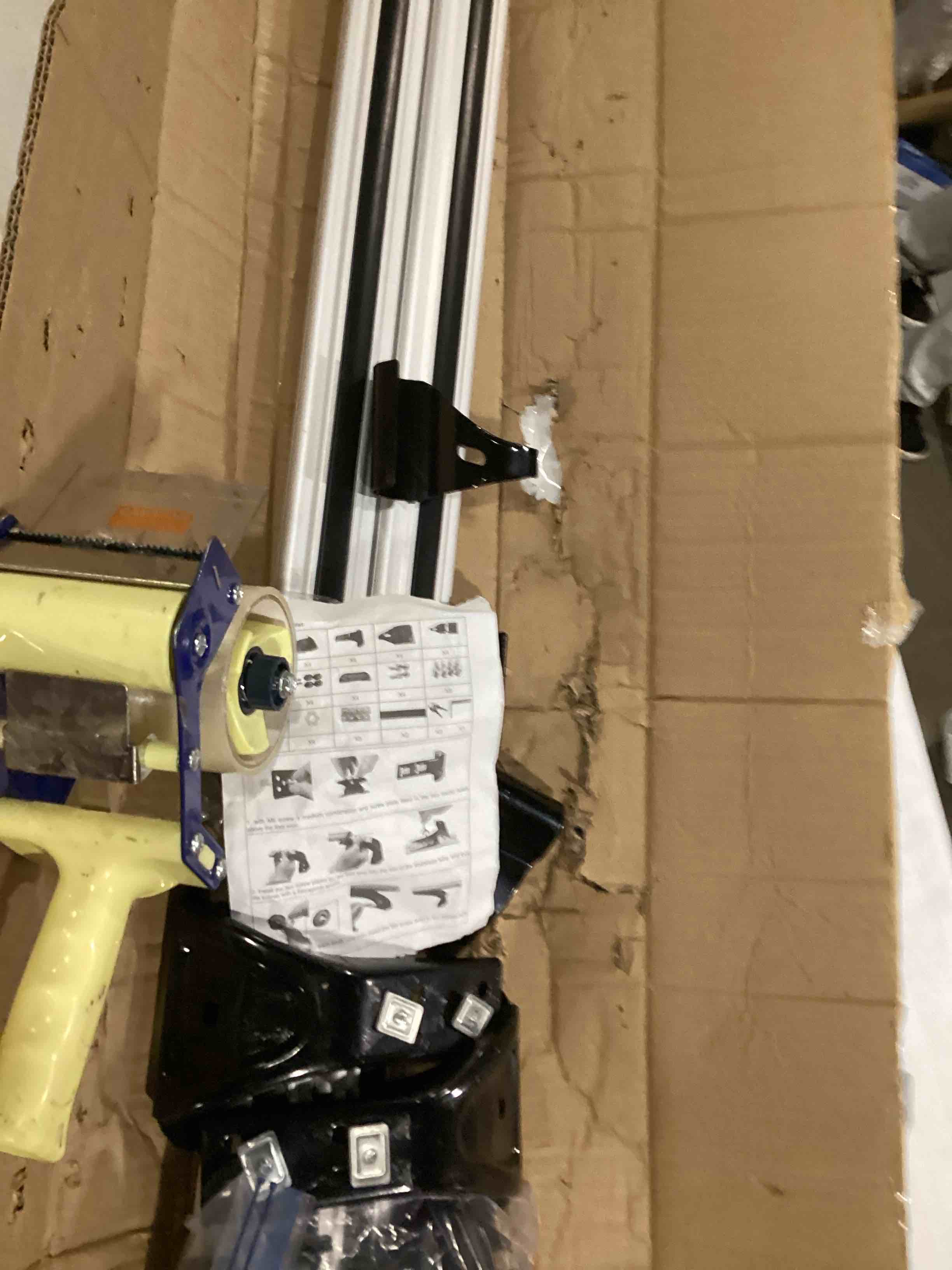 https://s3.amazonaws.com/lotting-images-prod/bidfta/YEL4082156_1709915945606.jpeg