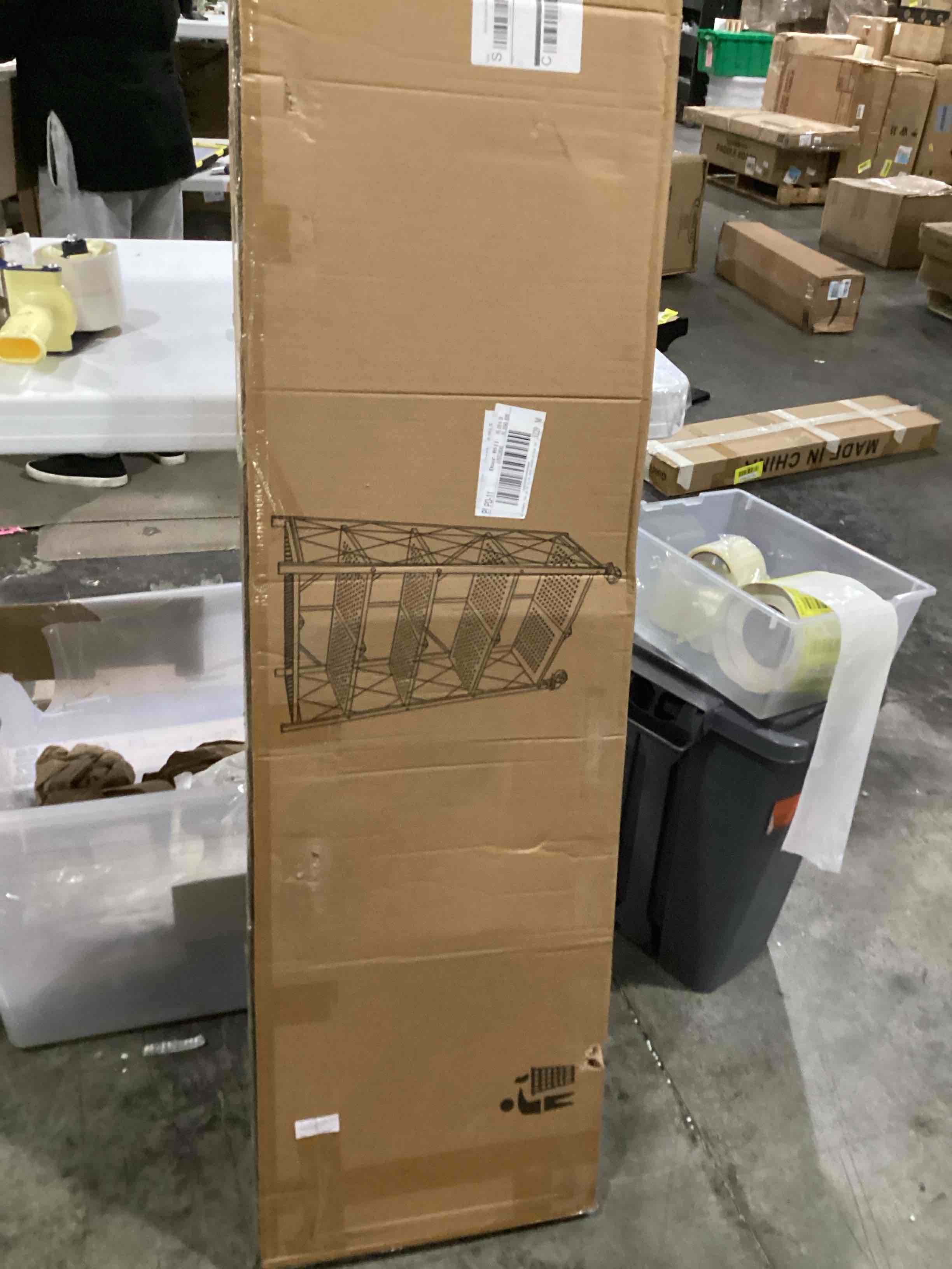 https://s3.amazonaws.com/lotting-images-prod/bidfta/YEL4082160_1709919644399.jpeg