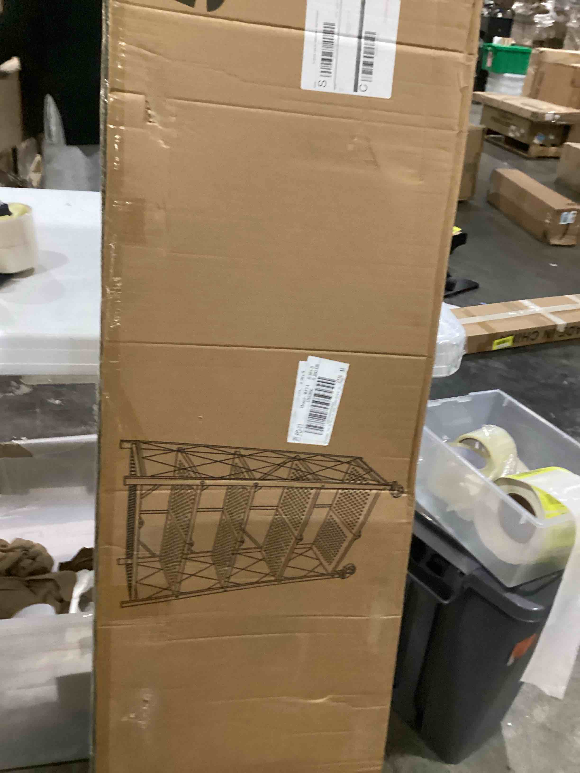 https://s3.amazonaws.com/lotting-images-prod/bidfta/YEL4082160_1709919646505.jpeg