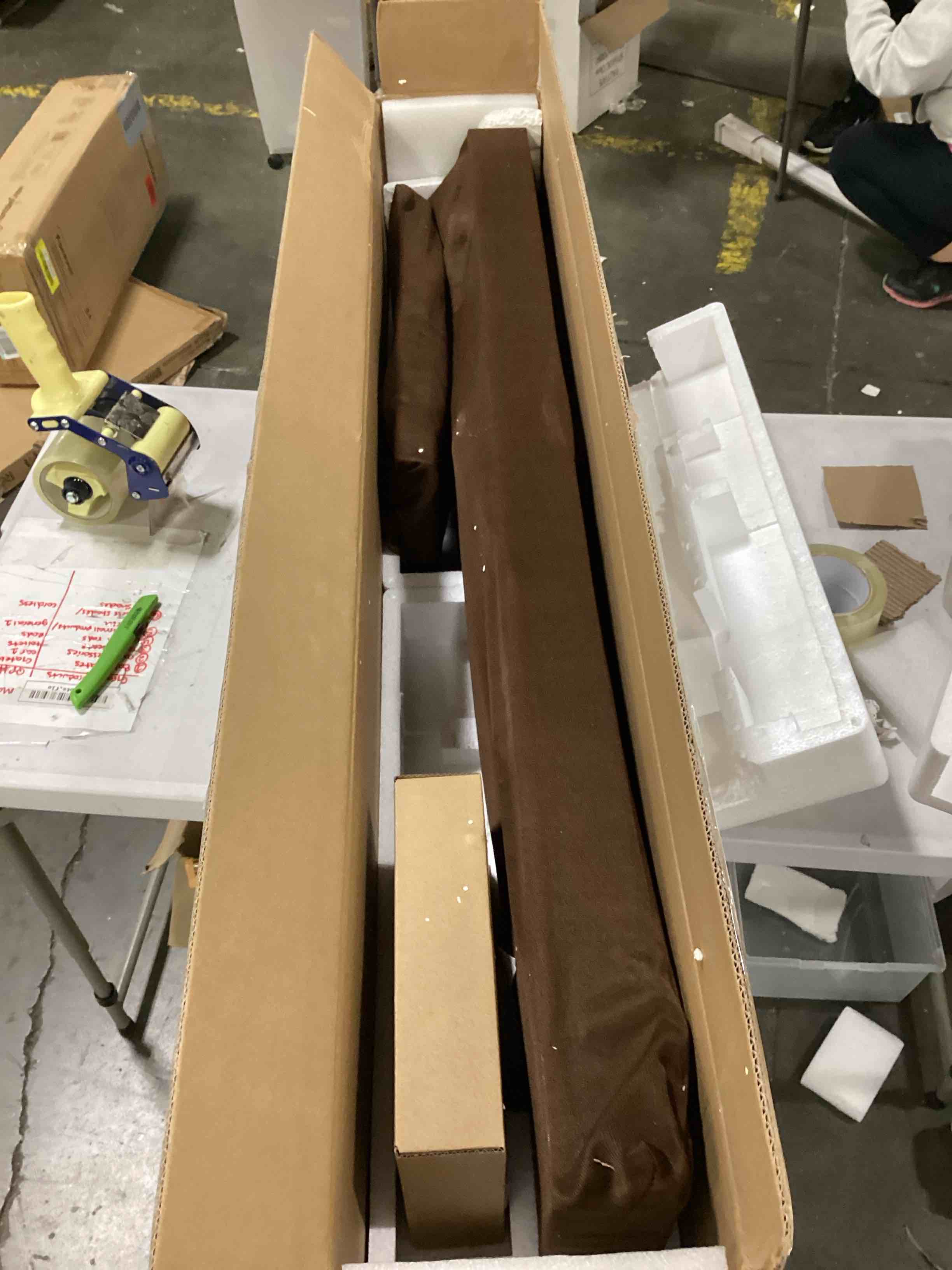 https://s3.amazonaws.com/lotting-images-prod/bidfta/YEL4082293_1710270148045.jpeg
