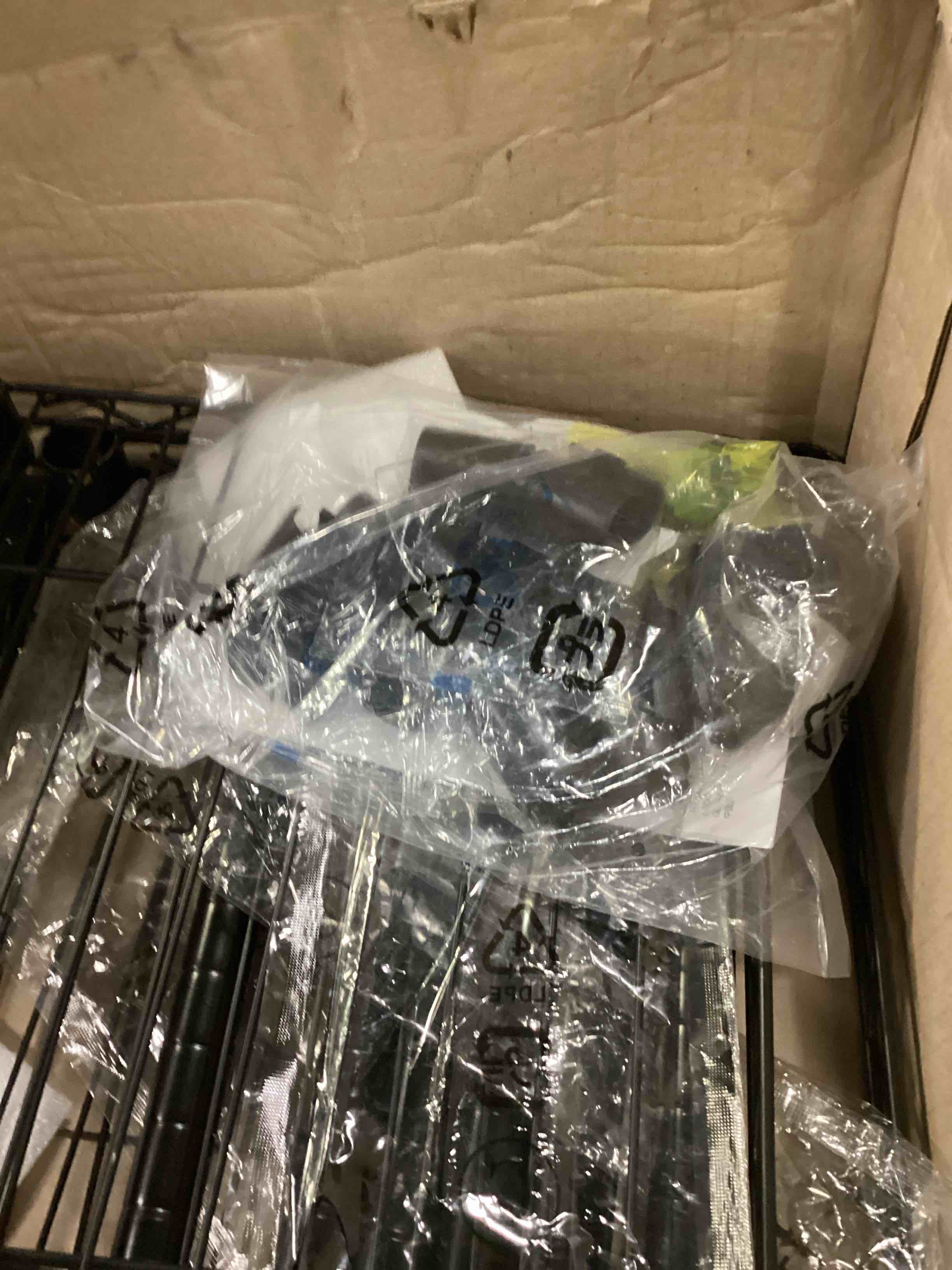 https://s3.amazonaws.com/lotting-images-prod/bidfta/YEL4082395_1710423400169.jpeg